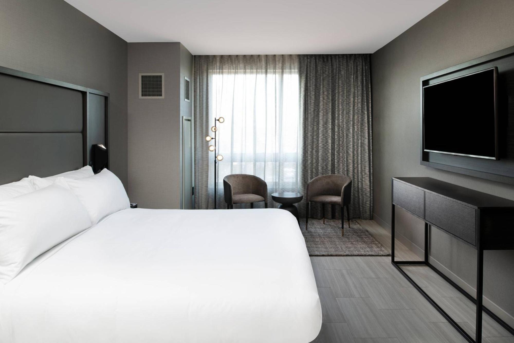 One-Bedroom King Suite