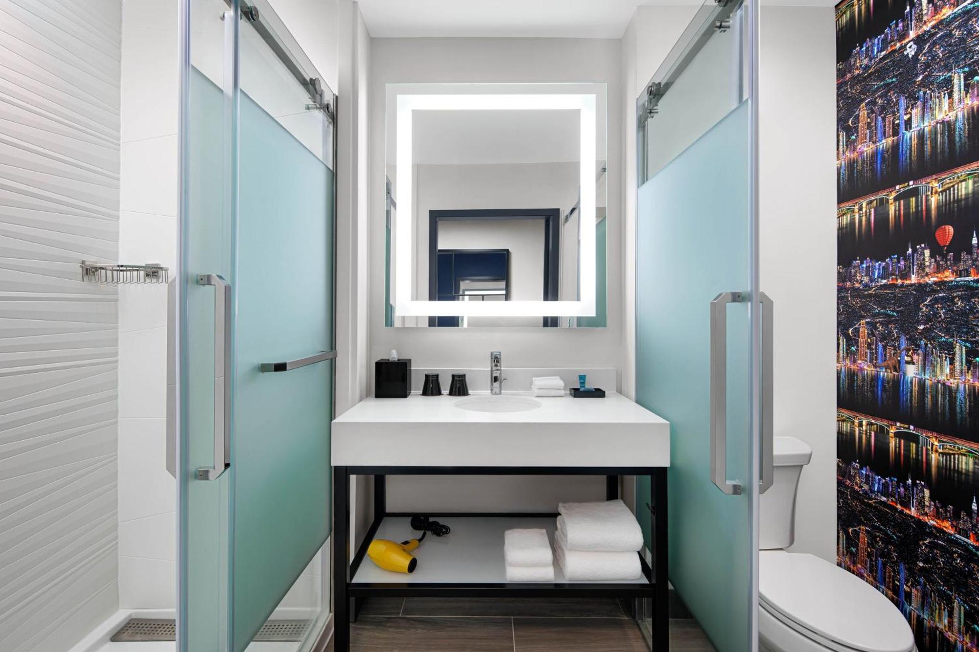 Guest Room, 1 King