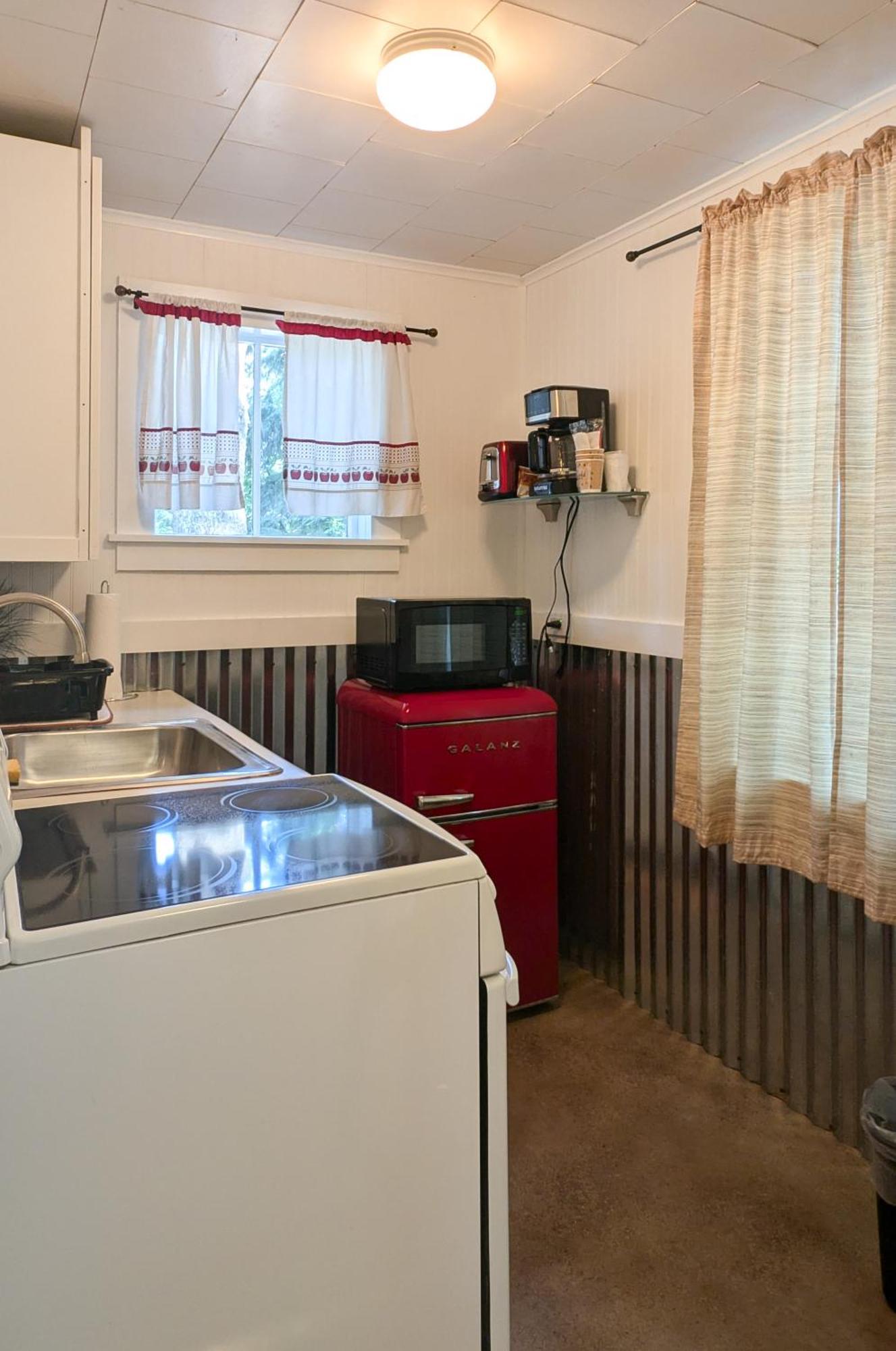 One Bedroom Cabin with Kitchen