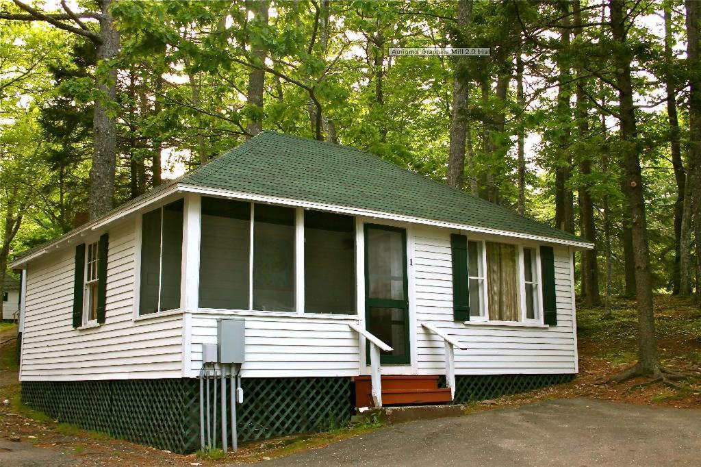 Two Bedroom Cabin with Living Room, Kitchen & Enclosed Porch