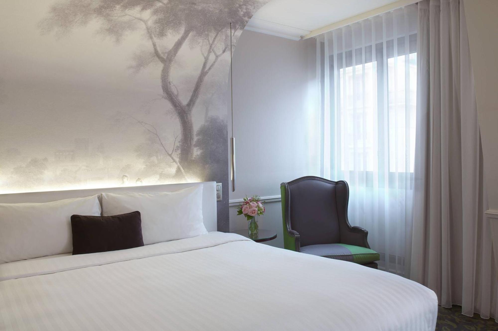 Deluxe King Room with Garden View