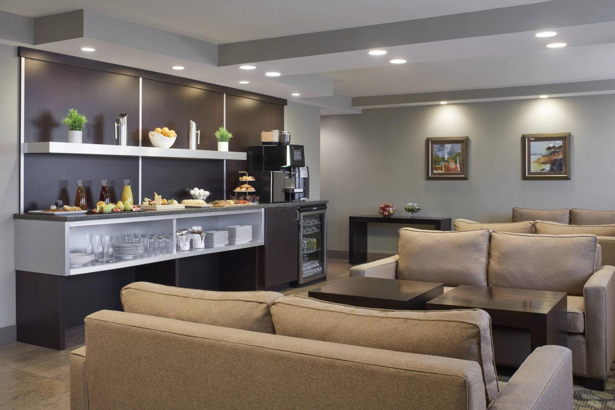 Club King Room