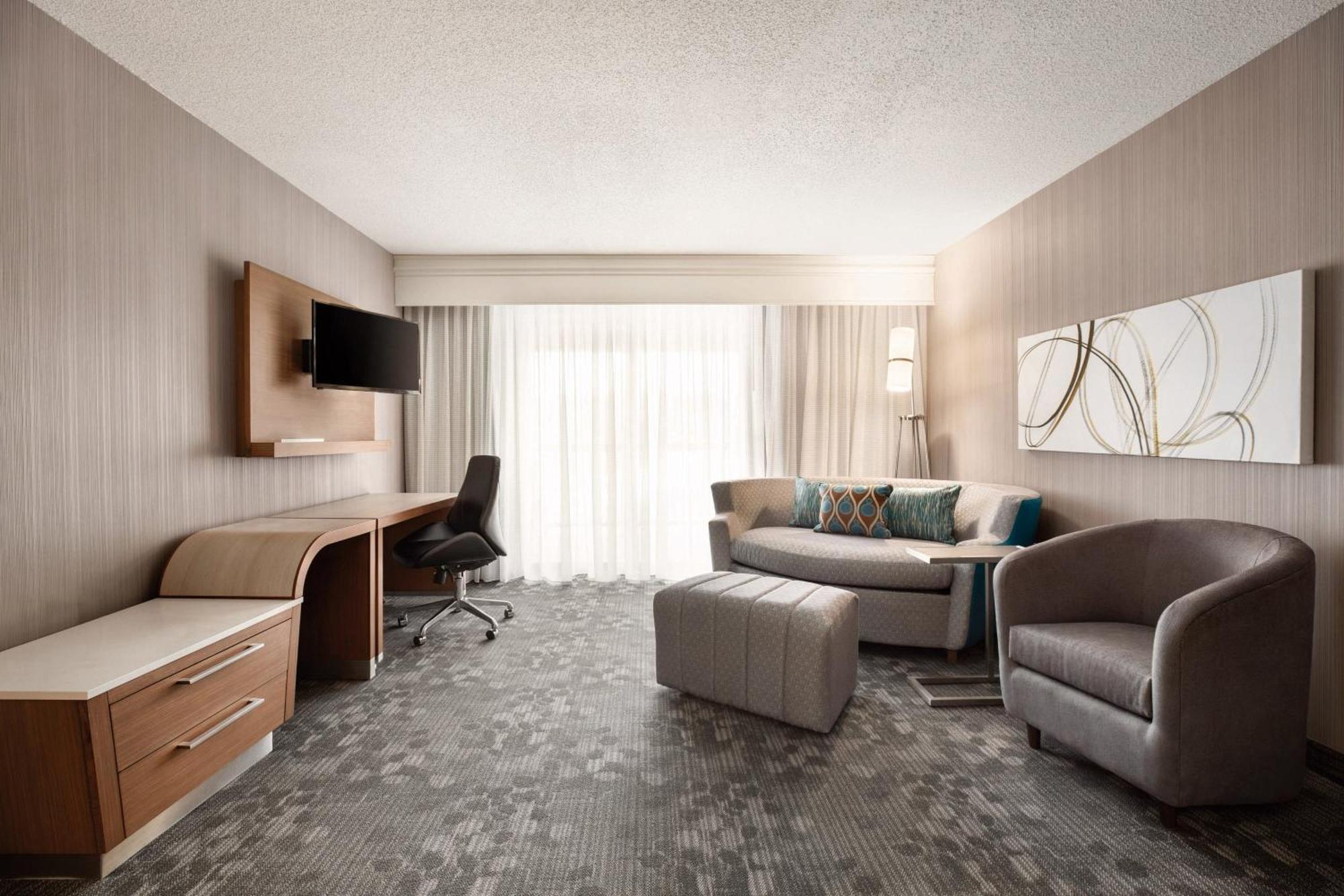 One-Bedroom King Suite Balcony Sofa Bed