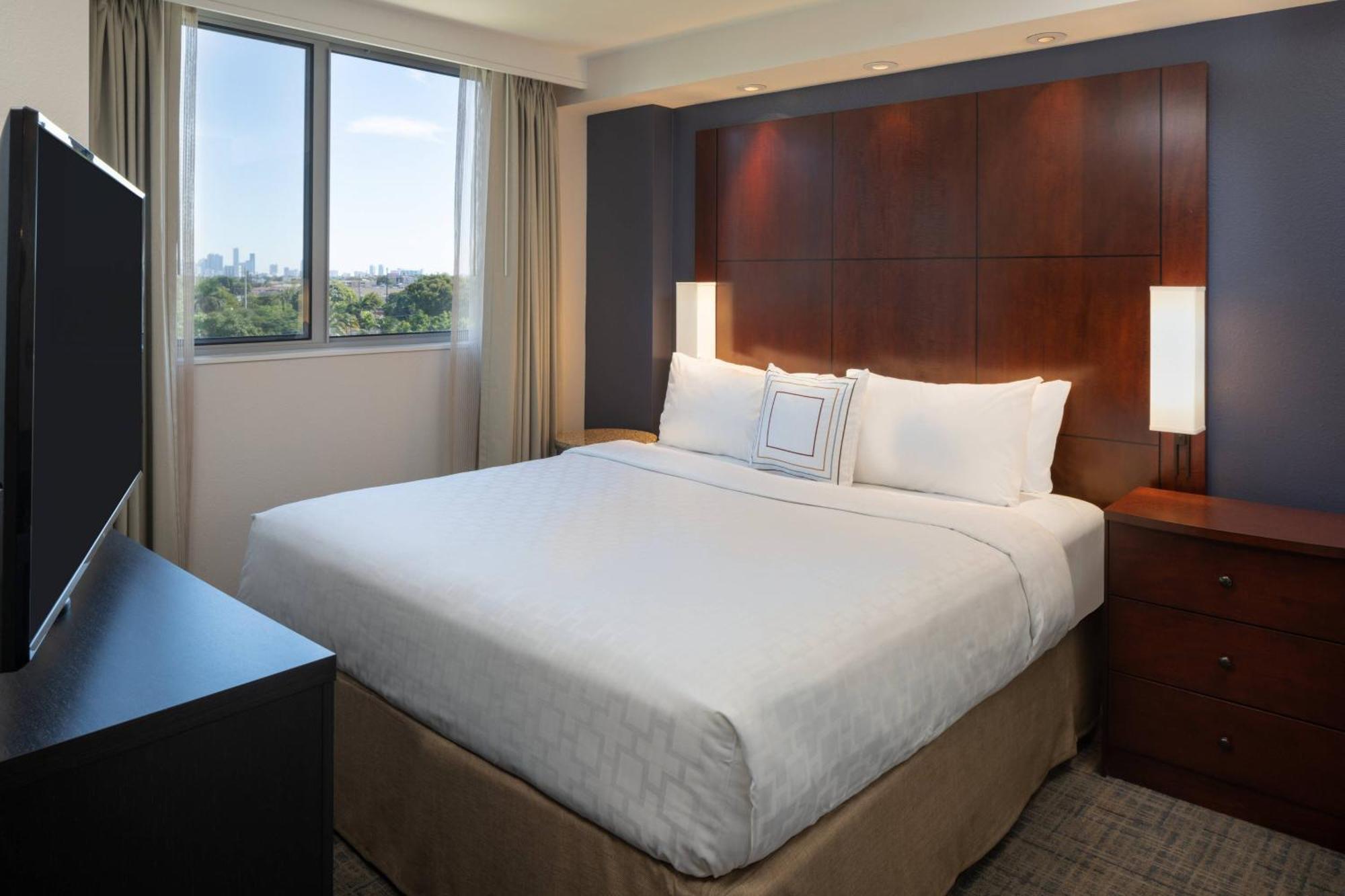 Renovated King Studio with Sofa Bed and Transfer Shower - Mobility and Hearing Accessible
