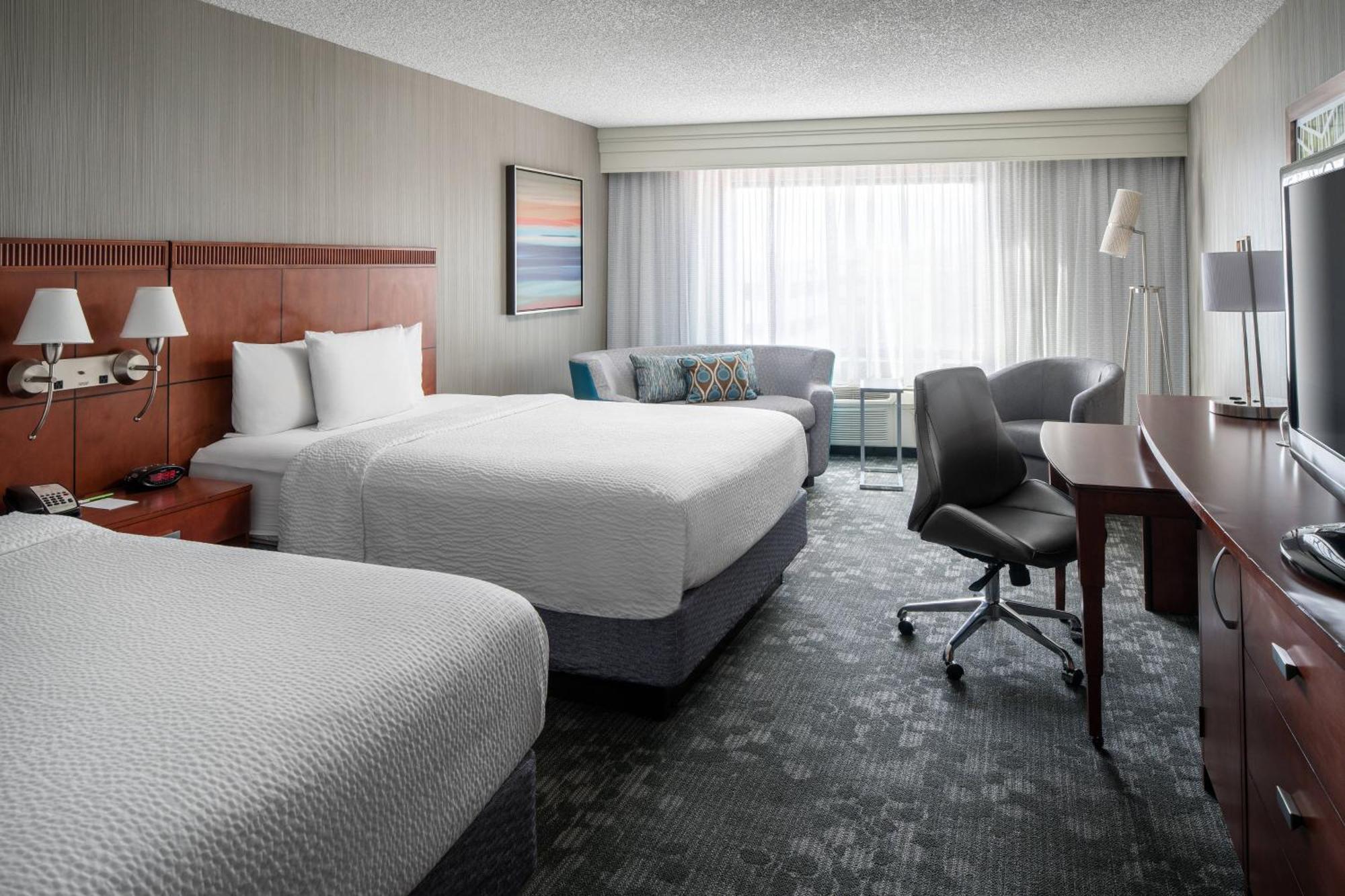 Queen Room with Two Queen Beds - Hearing Accessible