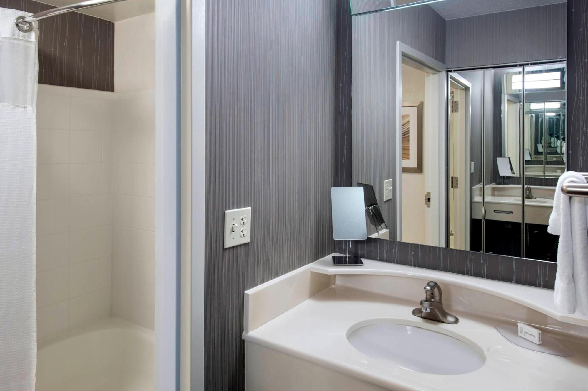 Larger Guest room, 1 King