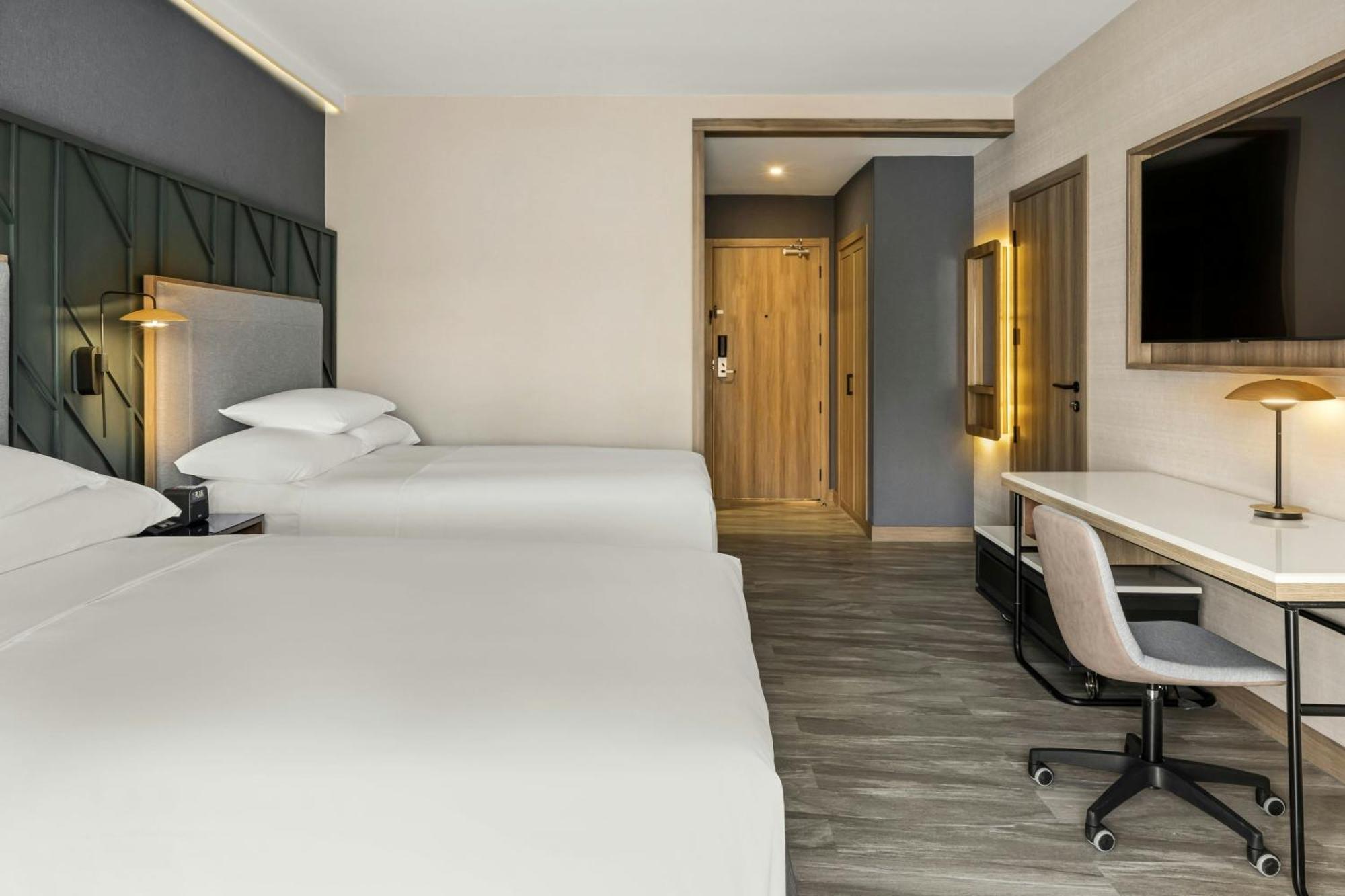 Deluxe Queen Room
