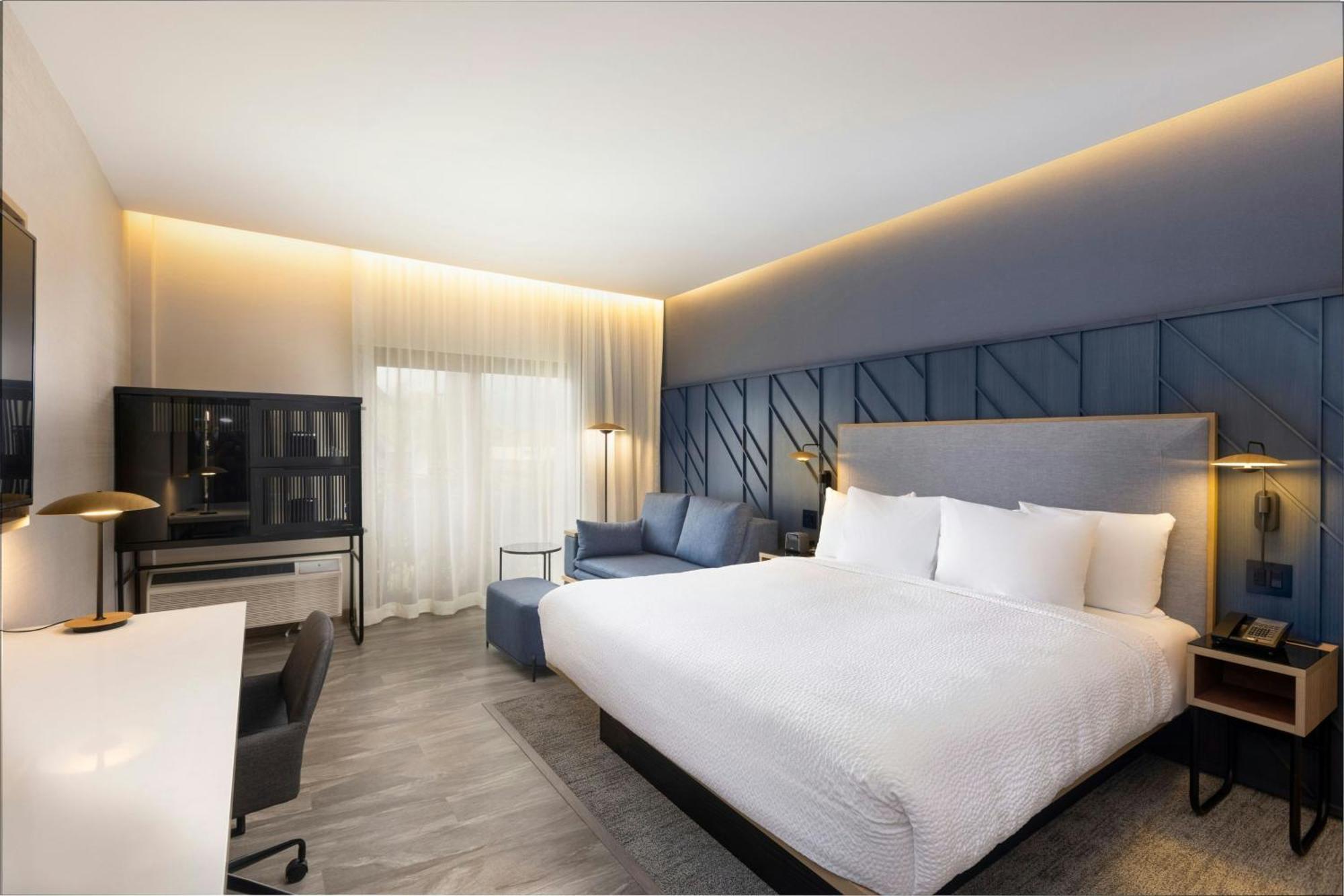 Deluxe King Room