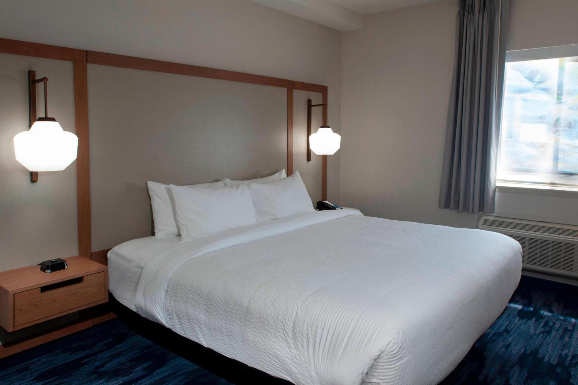 Executive Suite Guestroom with 1 King Bed
