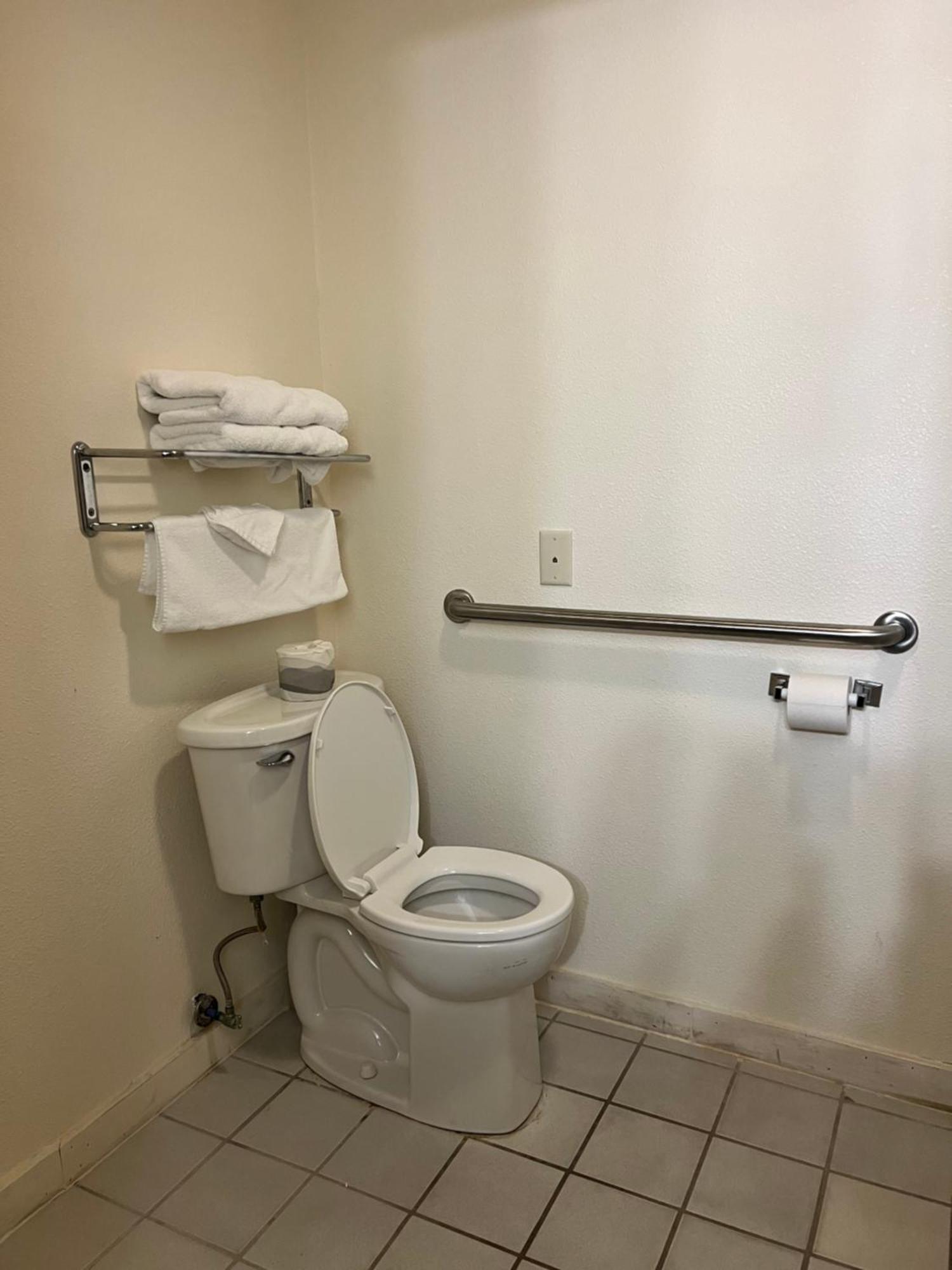 Queen Room - Disability Access - Non-Smoking