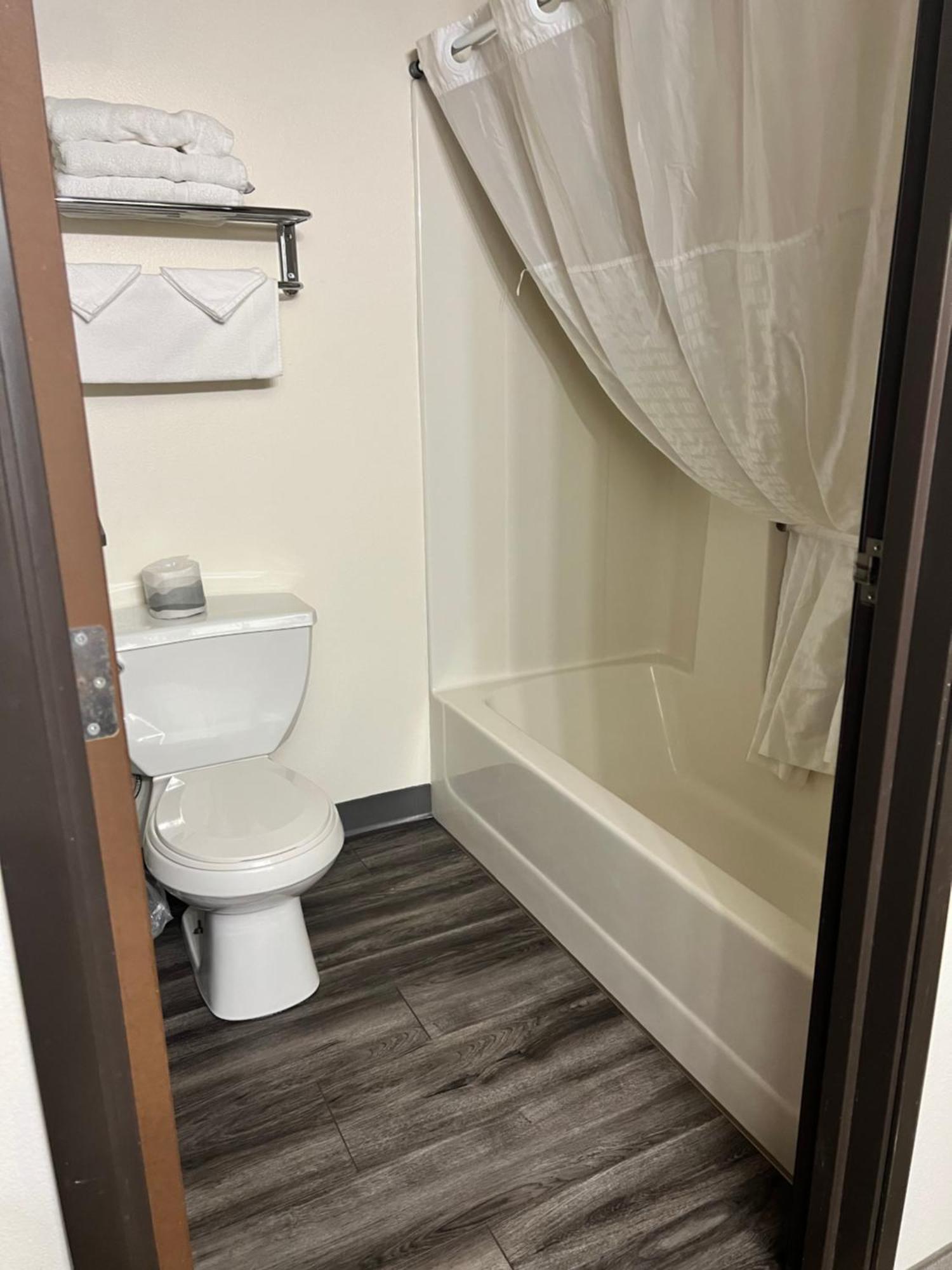 King Room - Non-Smoking