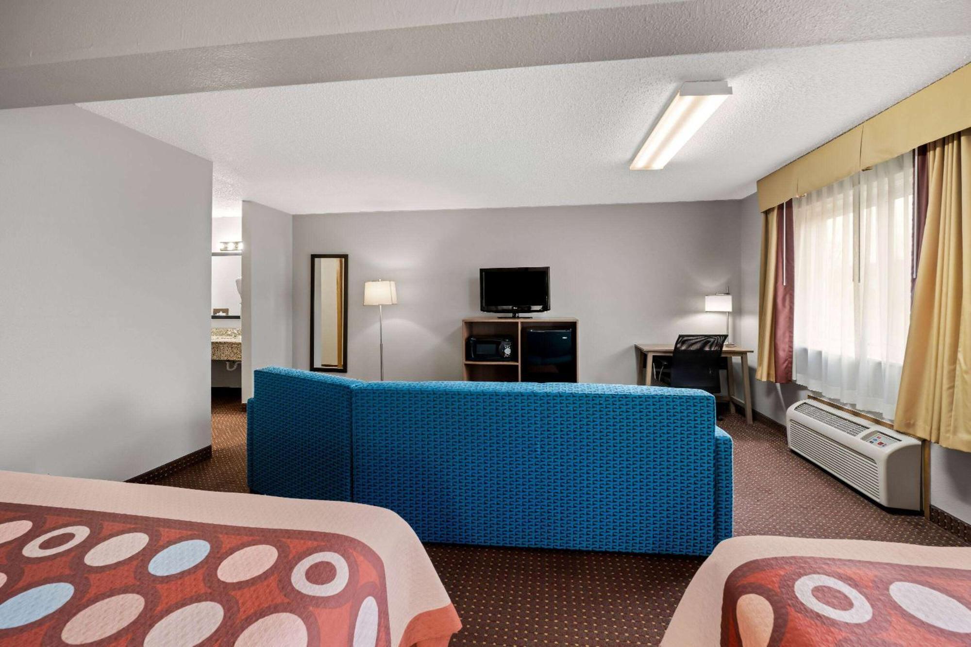 1 King Bed 1 Double Bed Studio Suite Non-Smoking