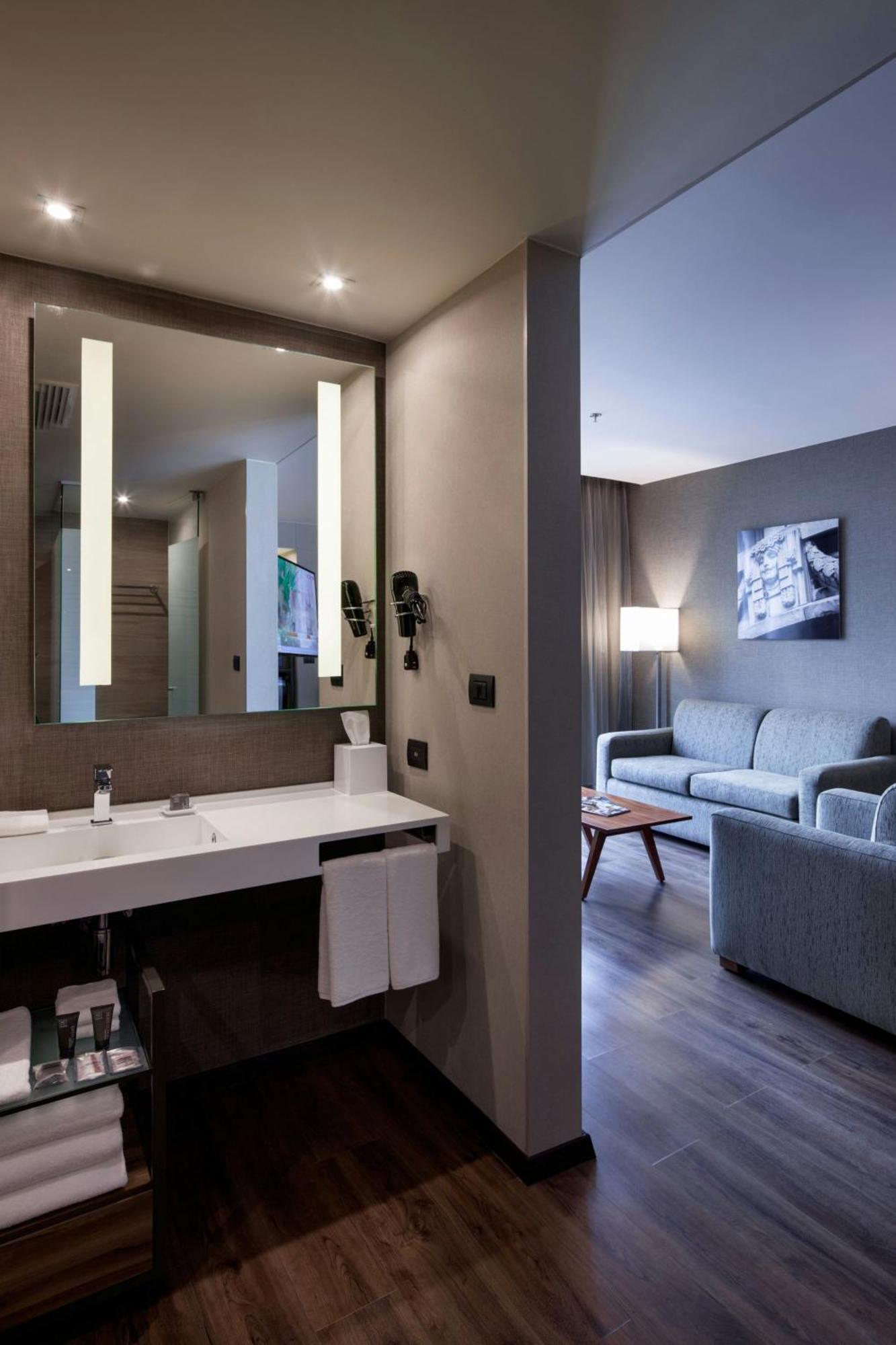 Deluxe Suite Spa Bath
