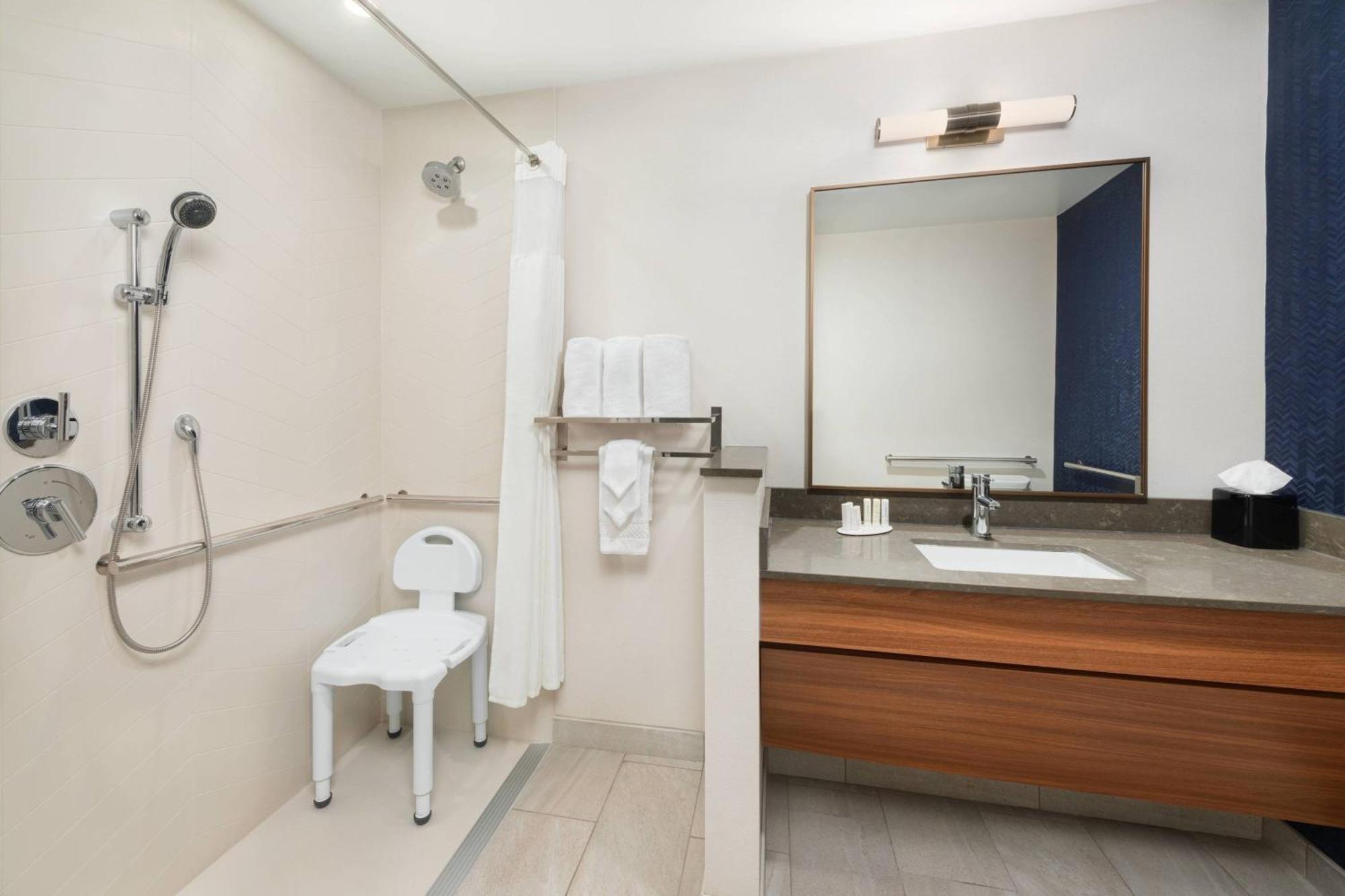King Room with Roll-In Shower - Mobility Accessible