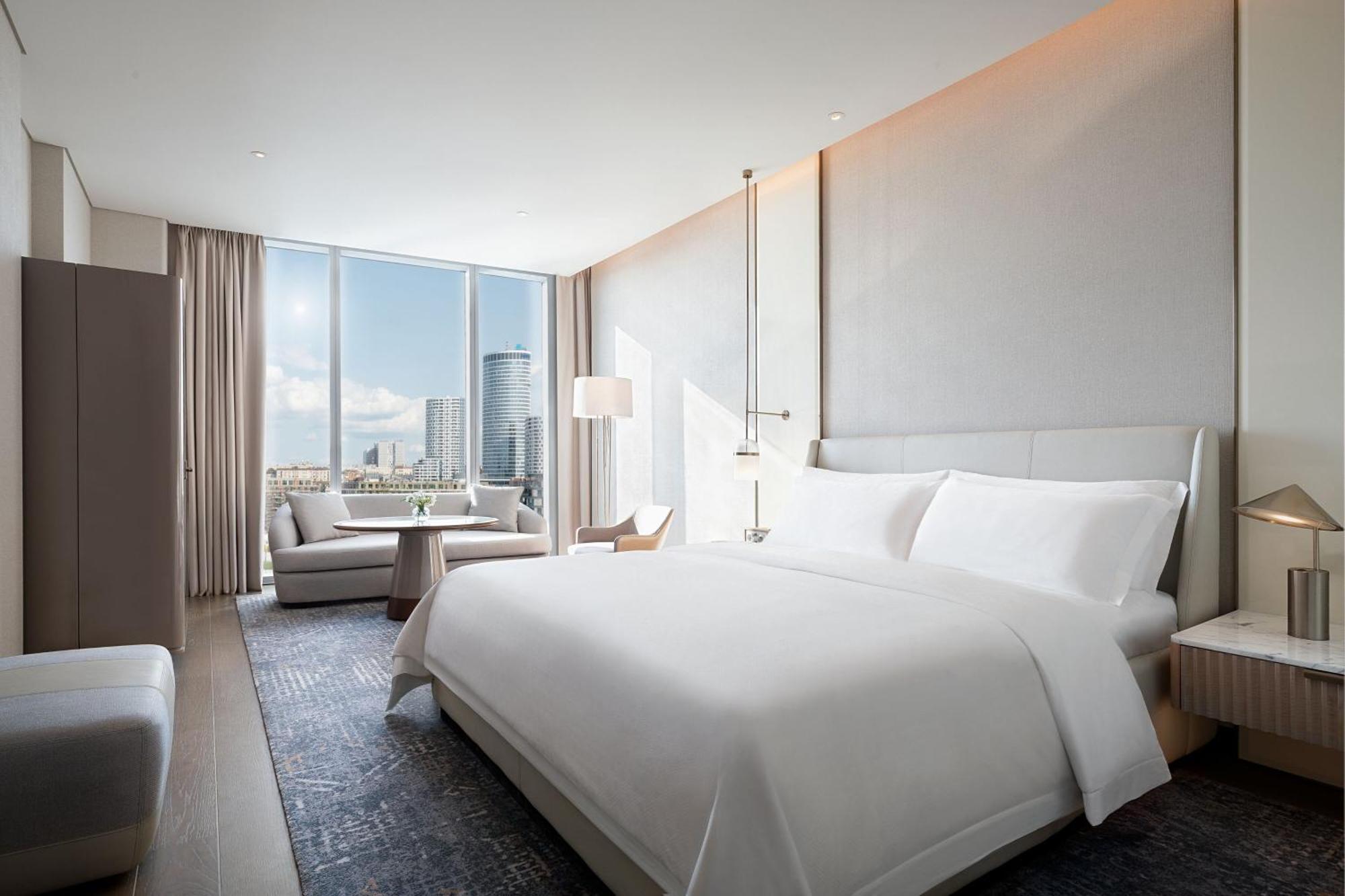 Deluxe King Room with City View