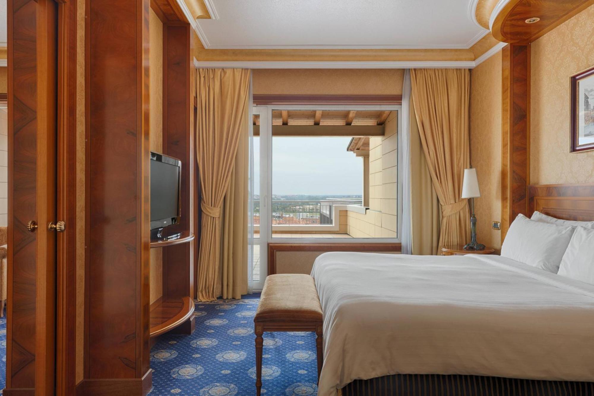 Executive Suite Lounge Access