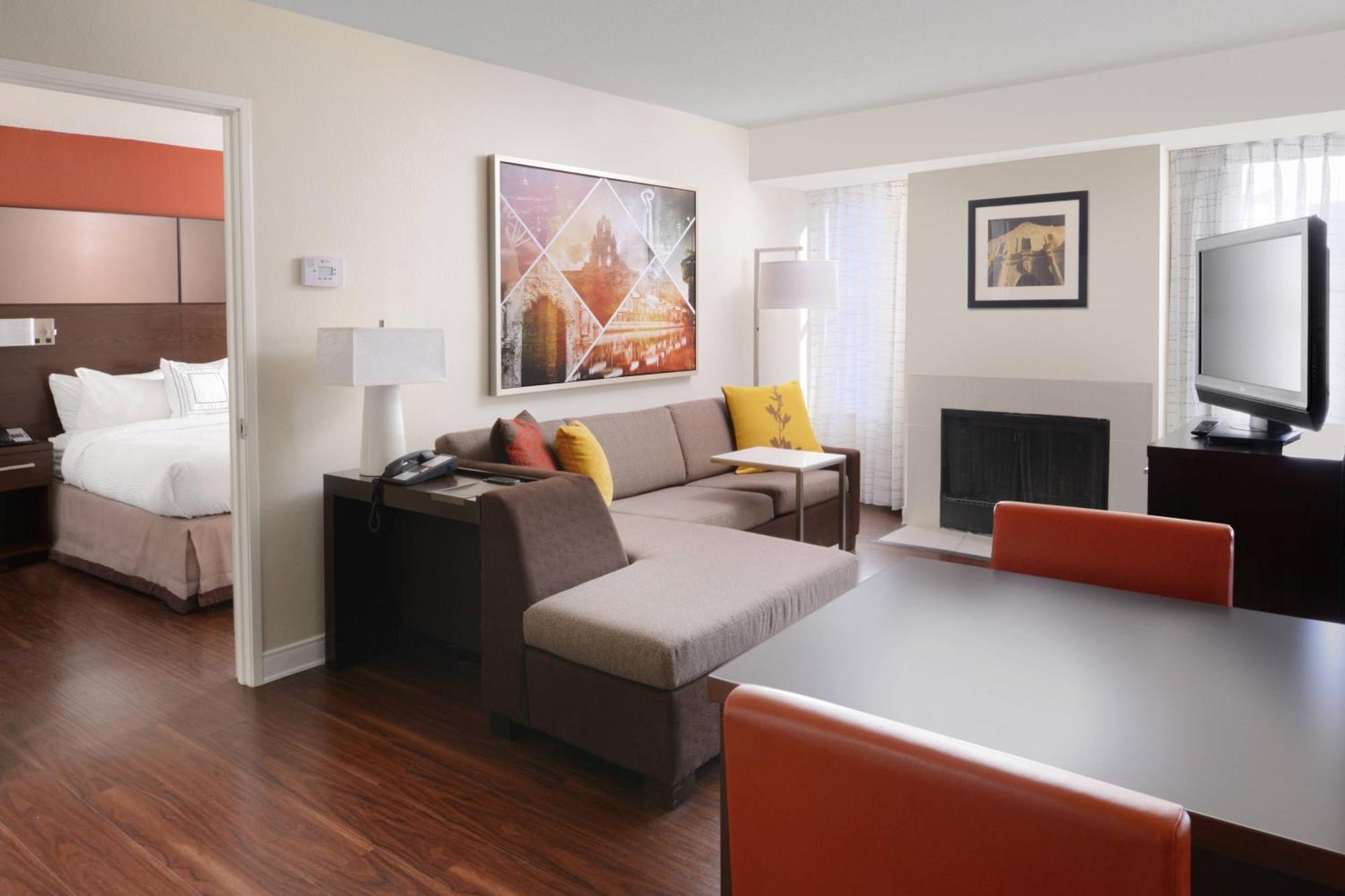 Two-Bedroom Queen Suite Fireplace,1632995696:JPEG