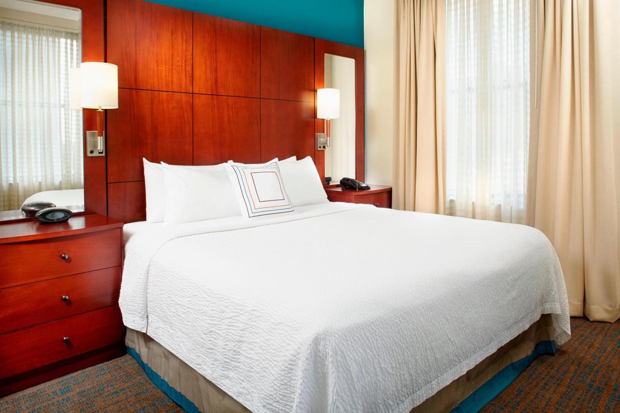 Large Two-Bedroom Suite,1632996099:JPEG