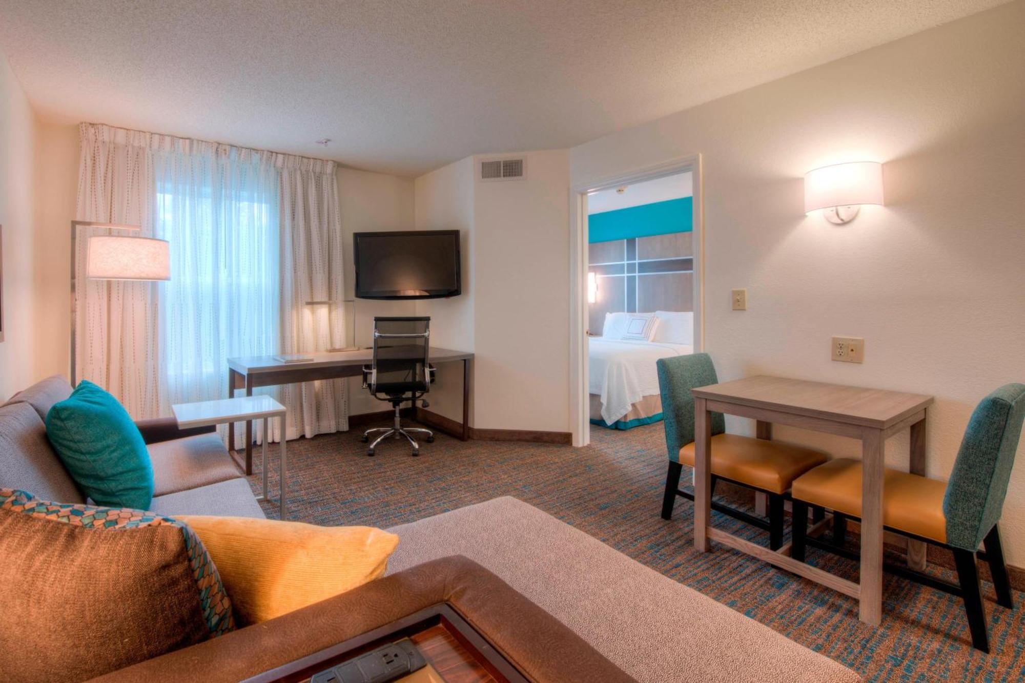One-Bedroom Queen Suite