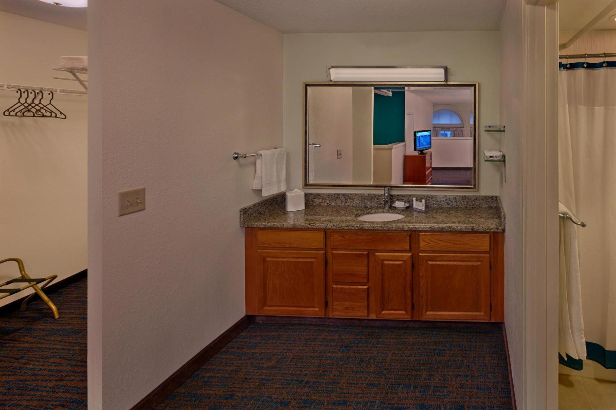 Two-Bedroom Suite,1633000376:JPEG