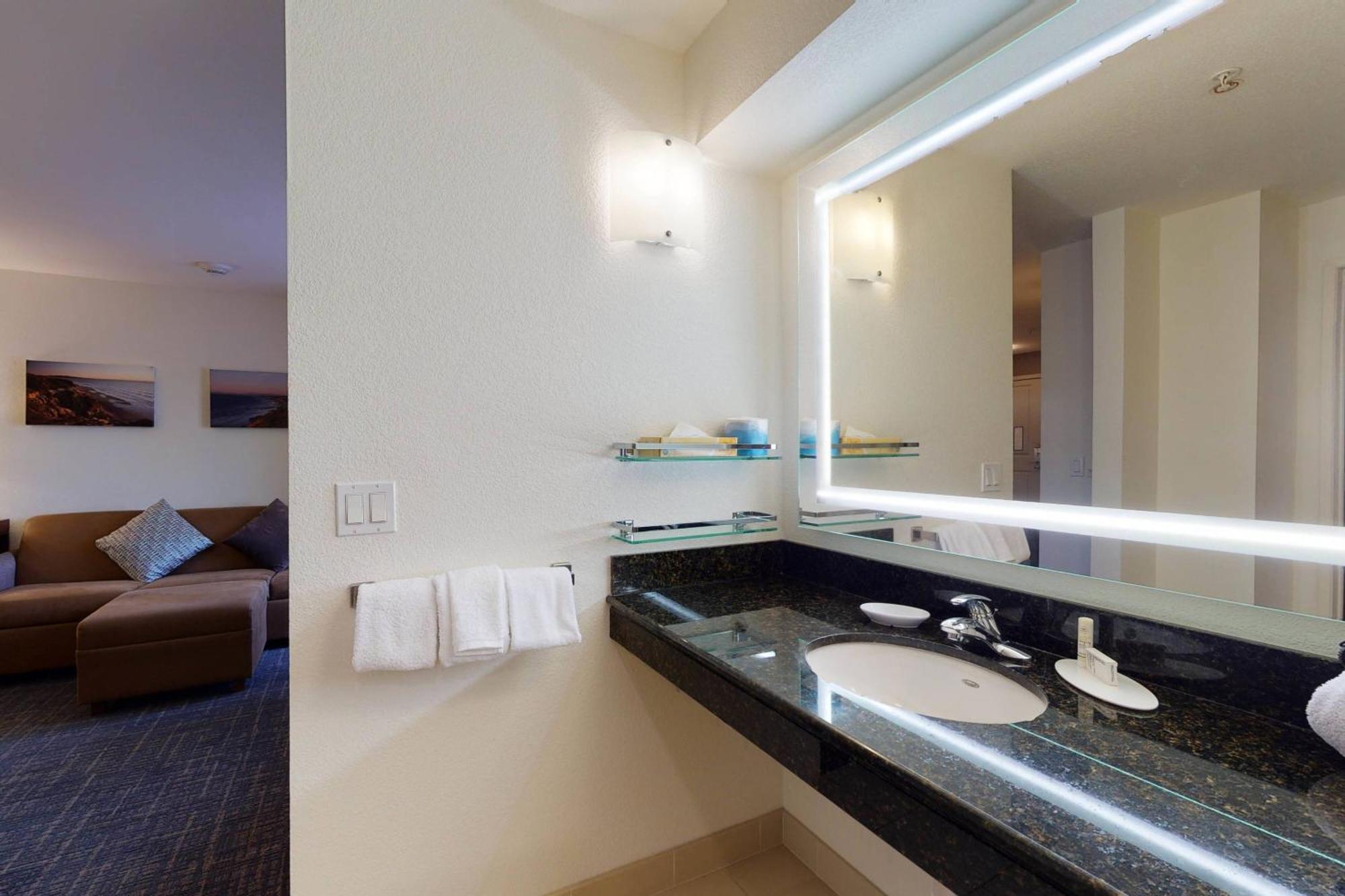 One-Bedroom King Suite