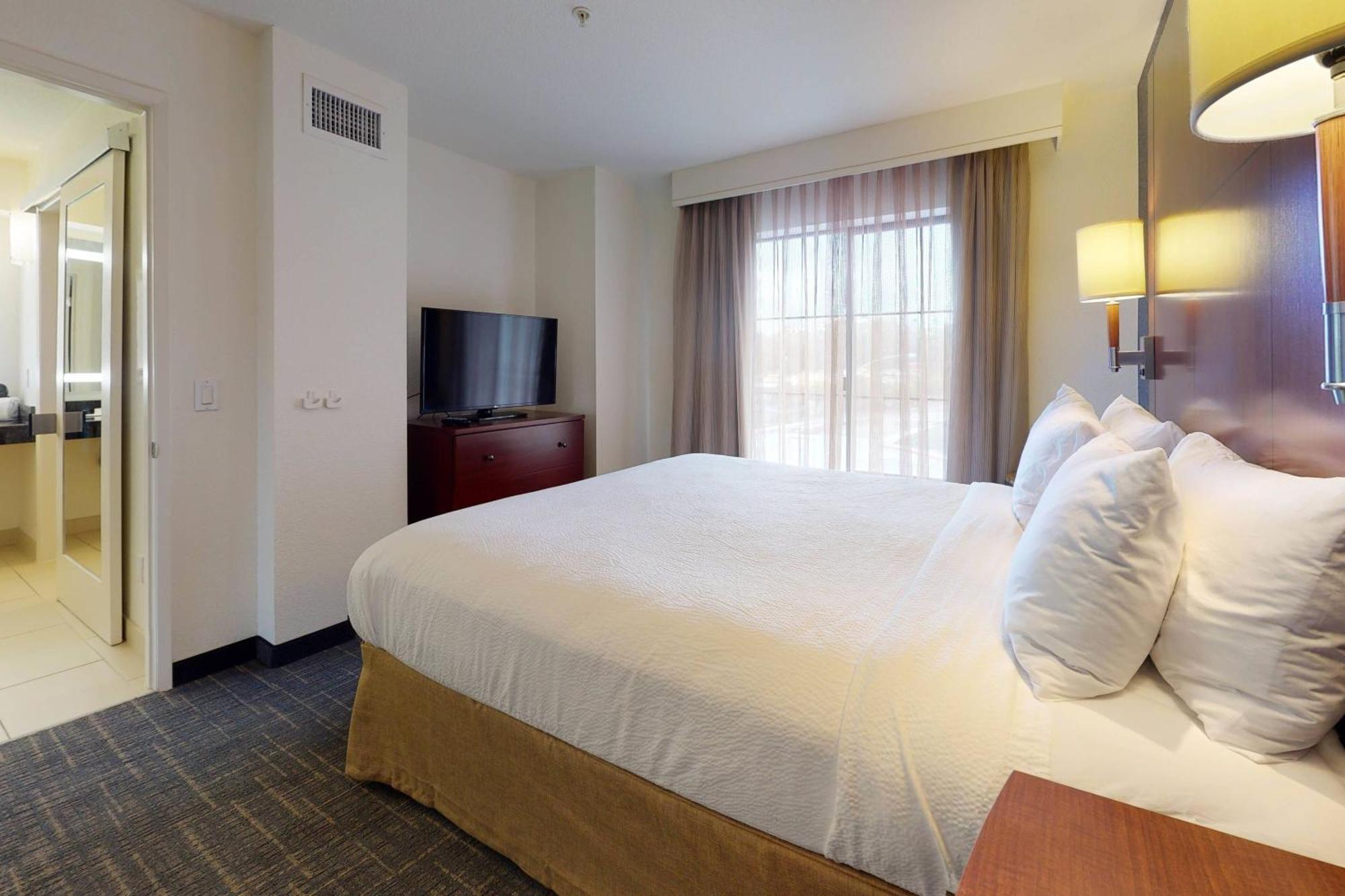 One-Bedroom King Suite