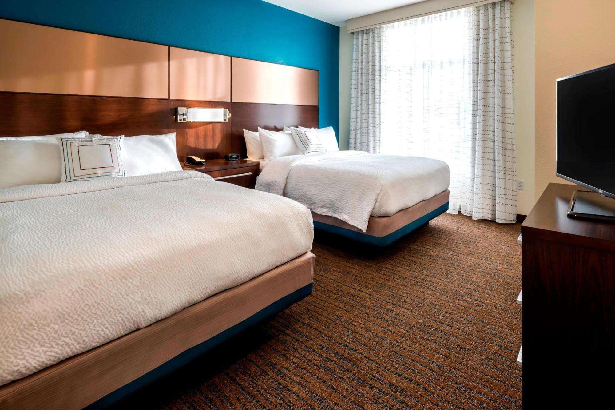 One-Bedroom Queen Suite