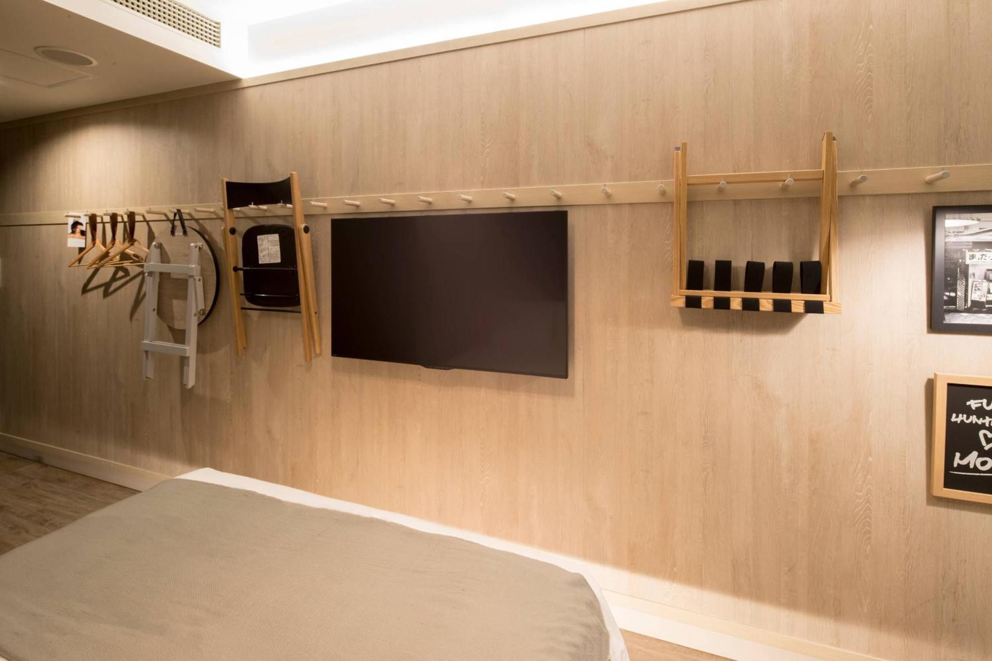 Moxy Cozy Queen Room