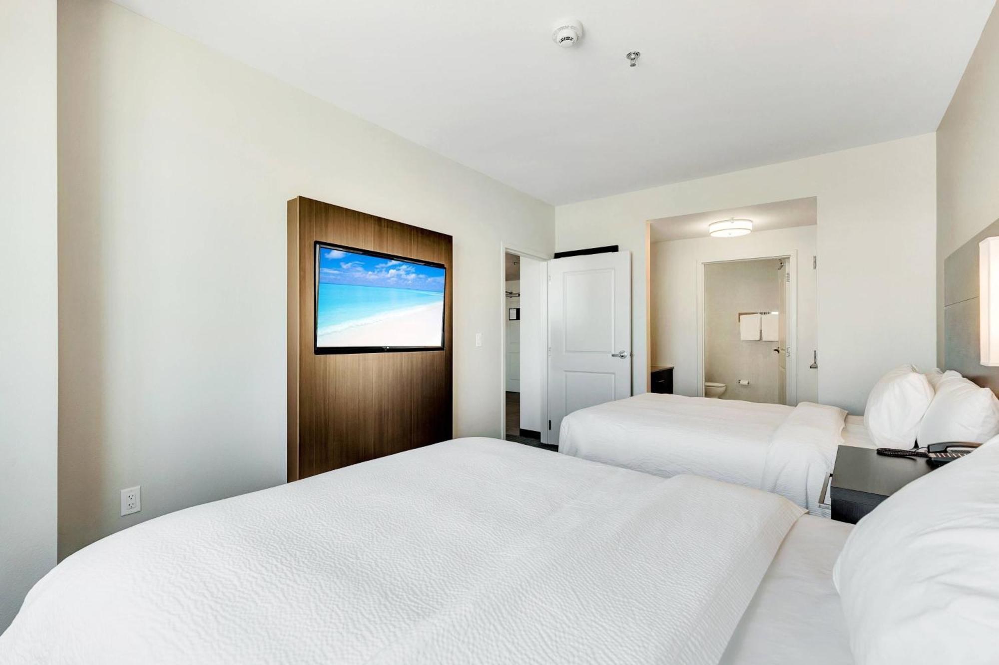 1 Bedroom Suite, 2 Queen, Sofa bed, City view