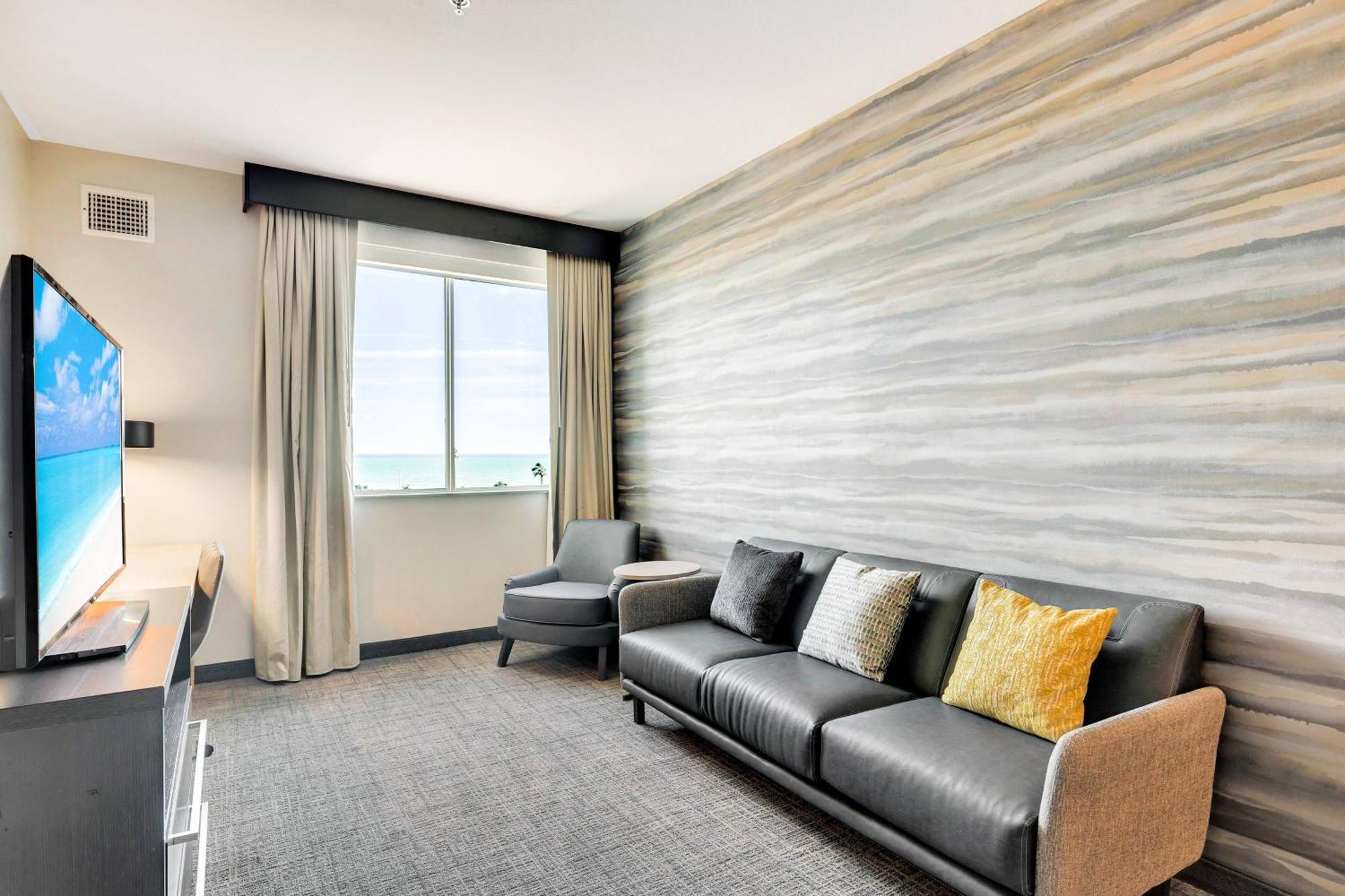 1 Bedroom Suite, 1 King, Bay view
