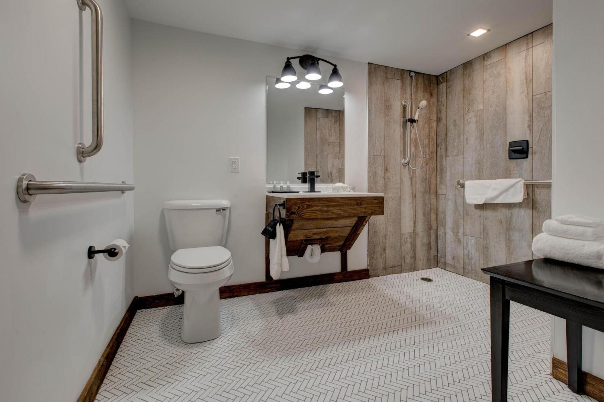 King Room Roll Shower Mobility Access or Non-Smoking