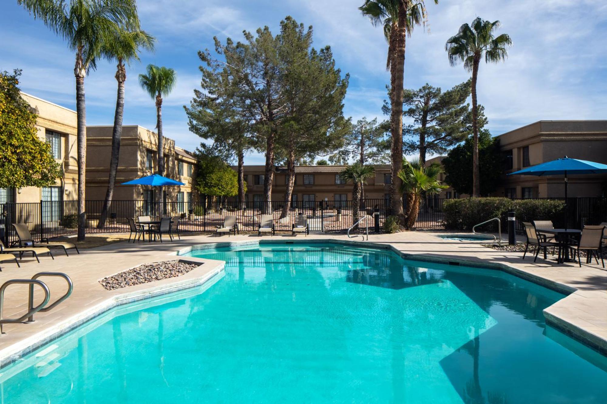 King Room Pool View Non-Smoking