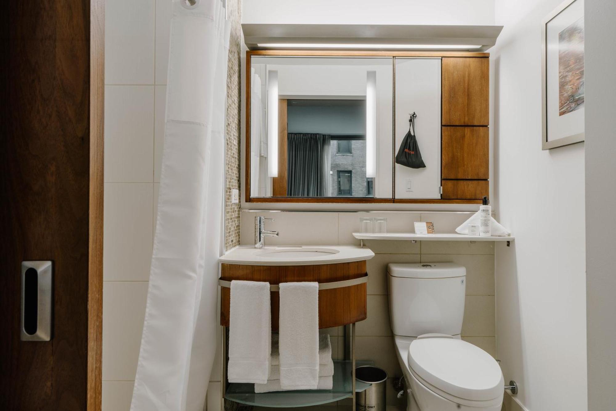 Standard Queen Room
