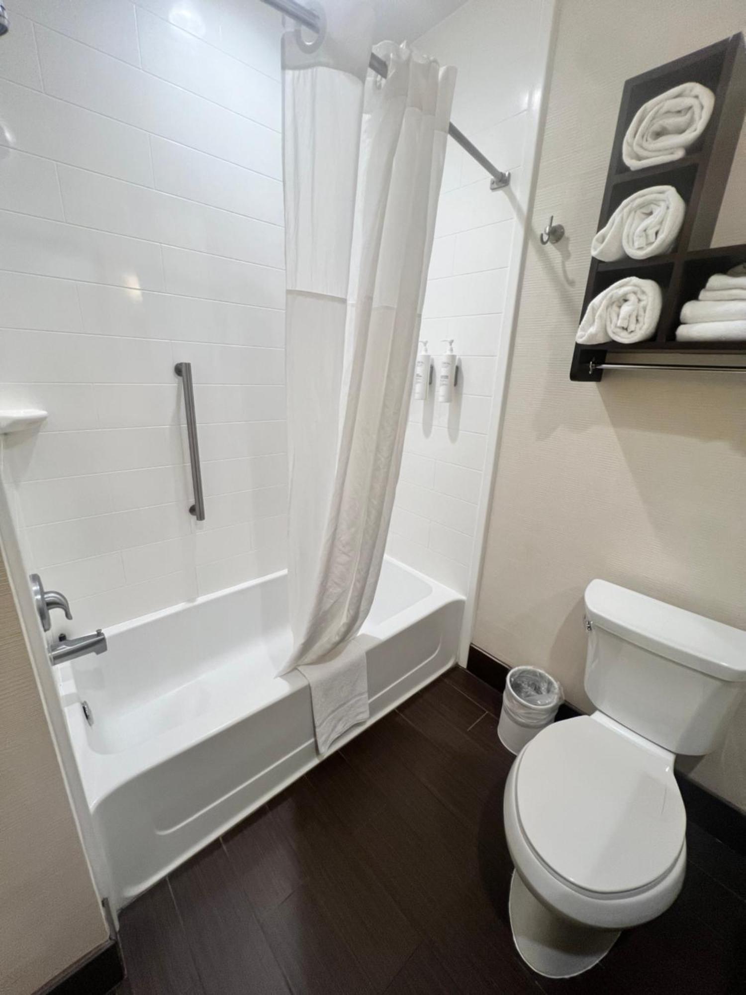 Queen Room with Two Queen Beds (4 Adults)