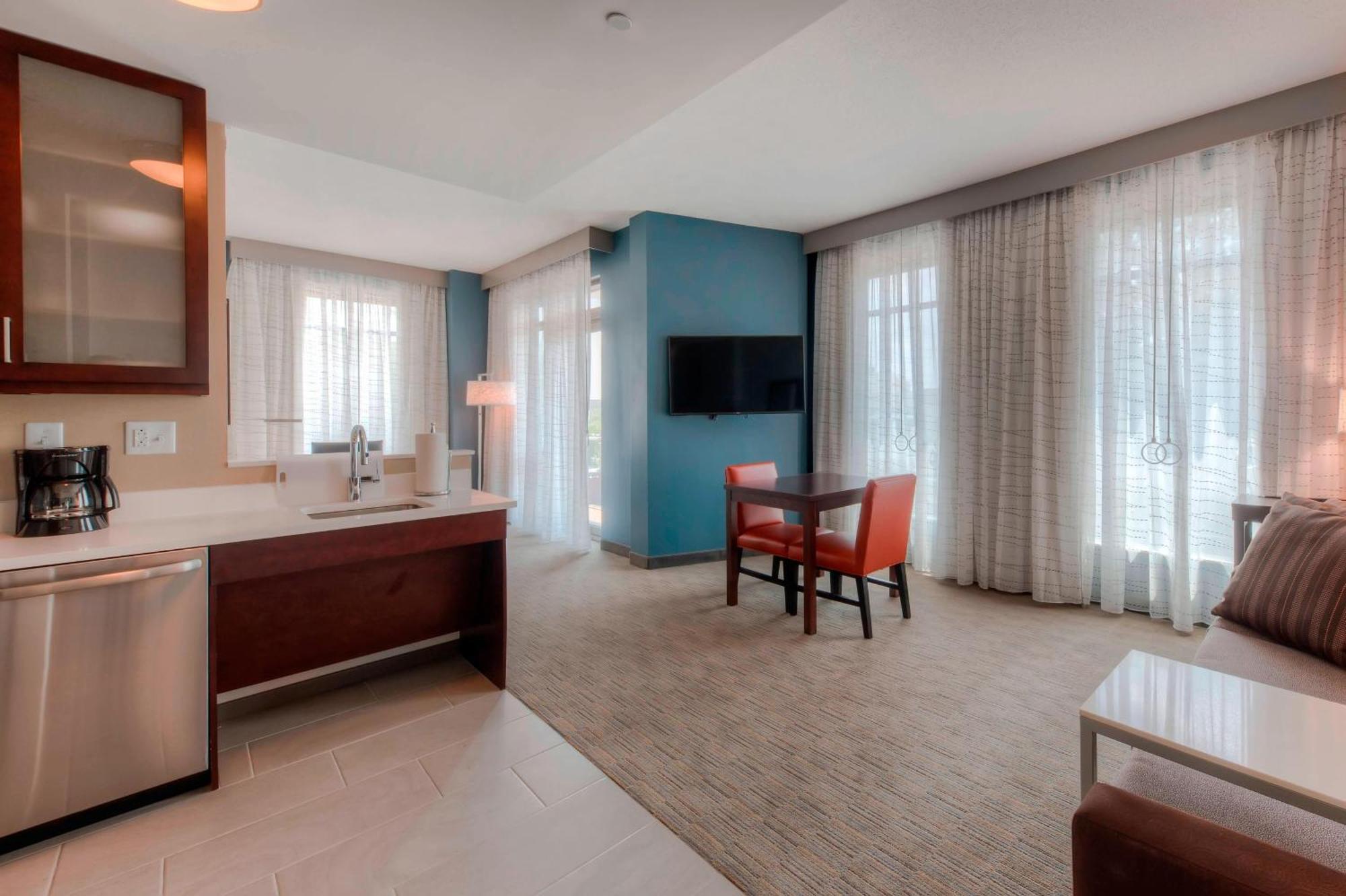 1 Bedroom Suite 1 King Sofa bed Corner room Balcony,1633705055:JPEG