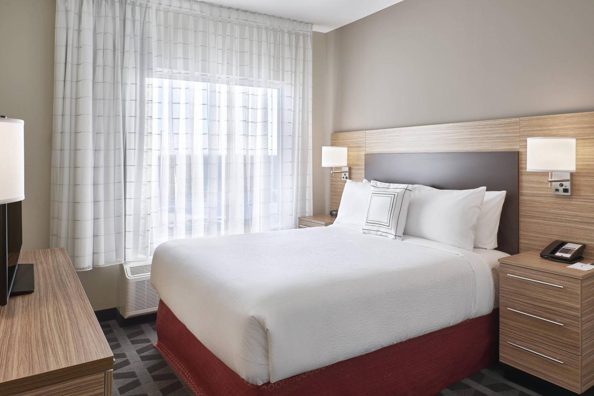 1 Bedroom Suite 1 Queen Sofa bed City view