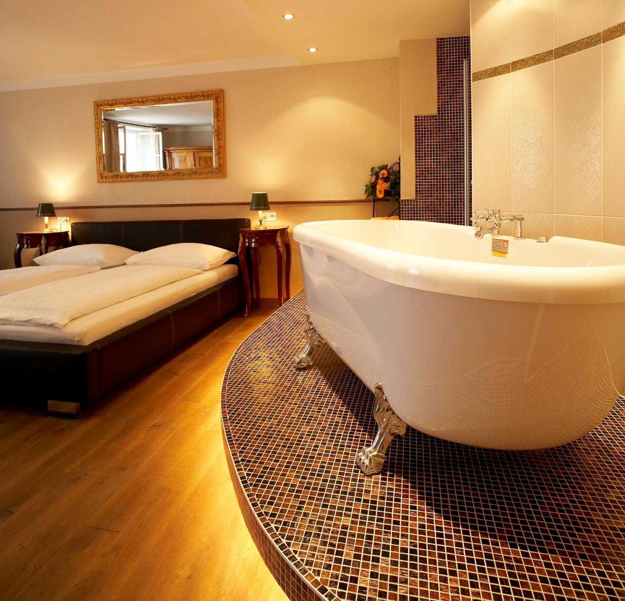Junior Suite Hot Tub