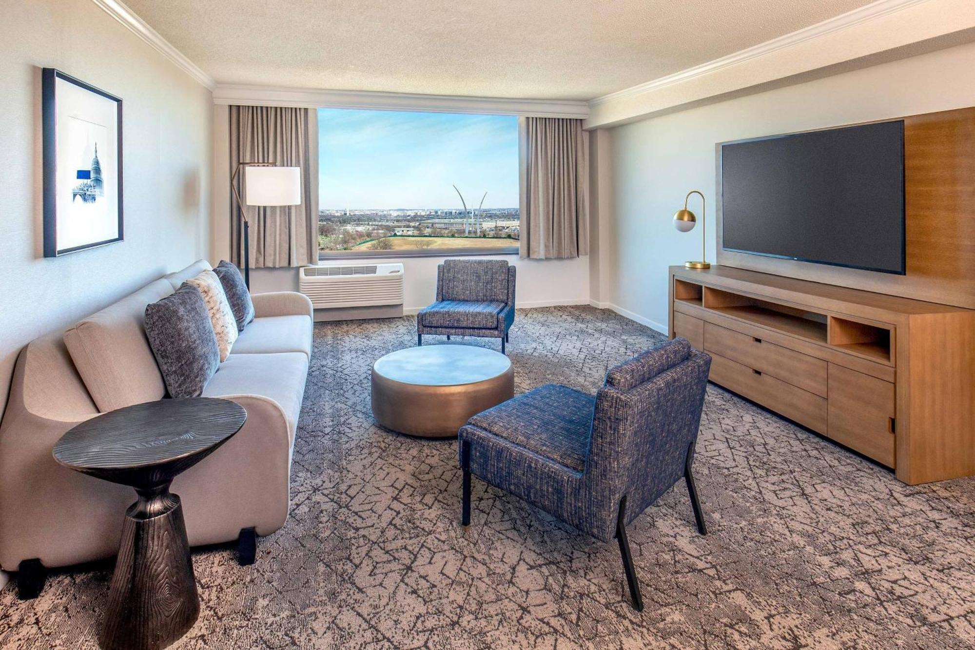 Suite 1 King City view Main