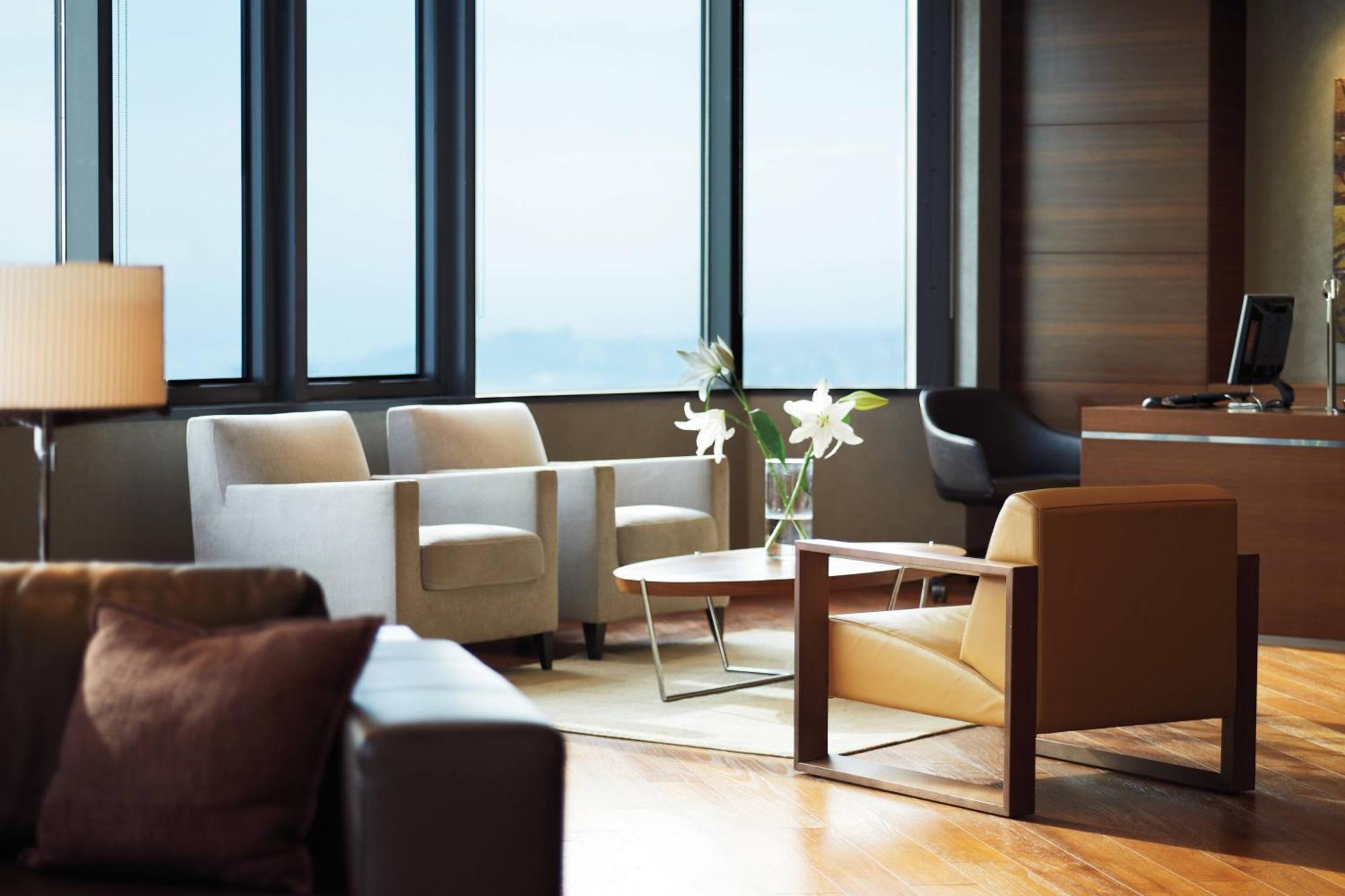 Executive Suite Club Lounge Access and Sea View