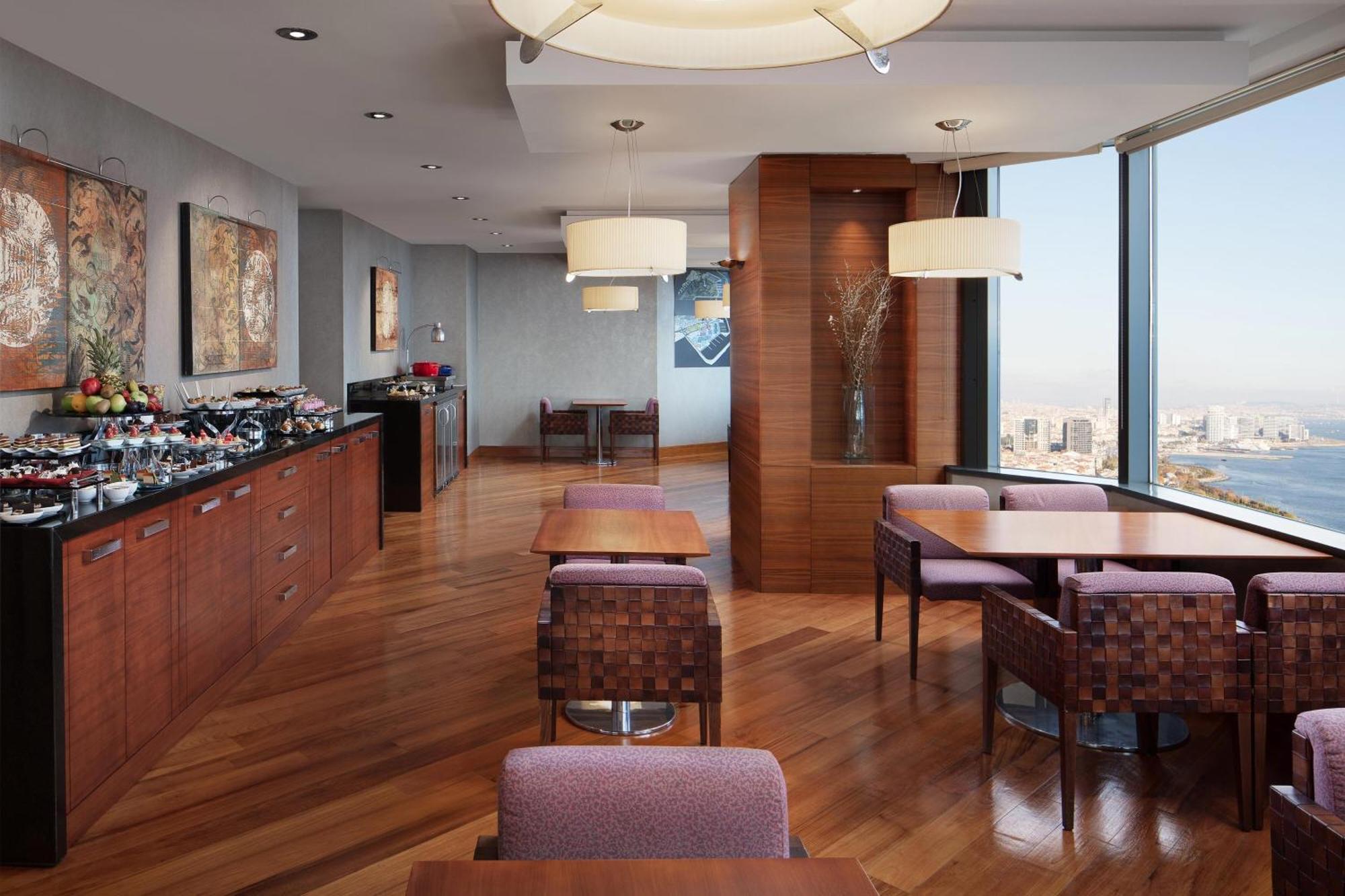 Club Room Club Lounge Access Sea View