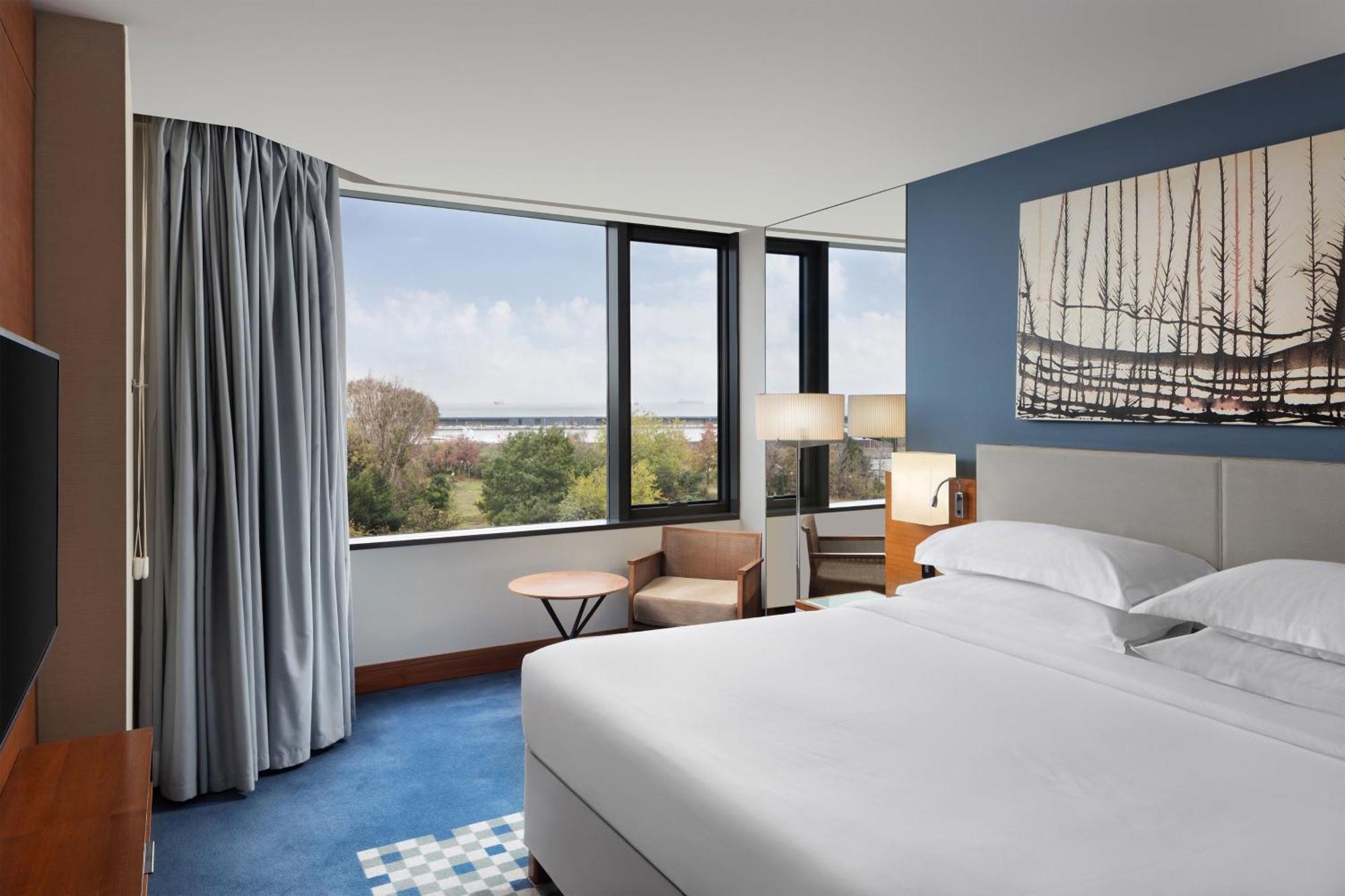 Park Suite Club Lounge Access Sea View