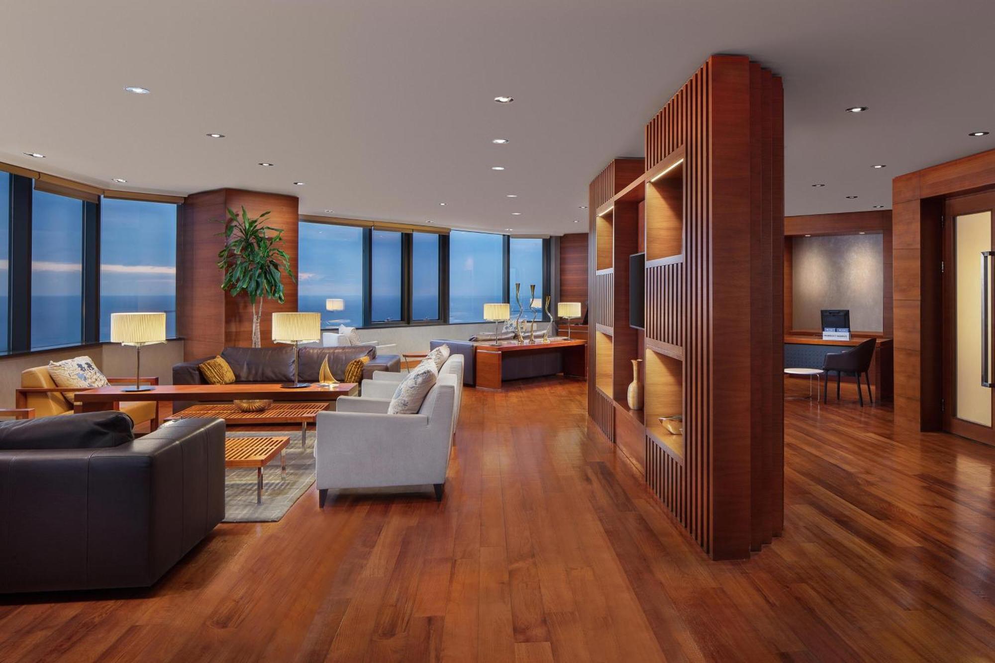 Club Room Club Lounge Access Sea View