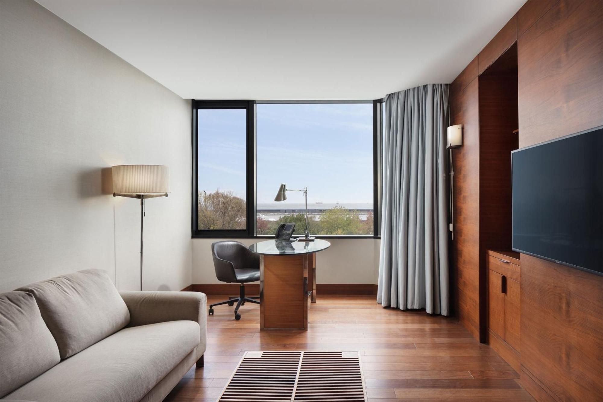 Park Suite Club Lounge Access Sea View