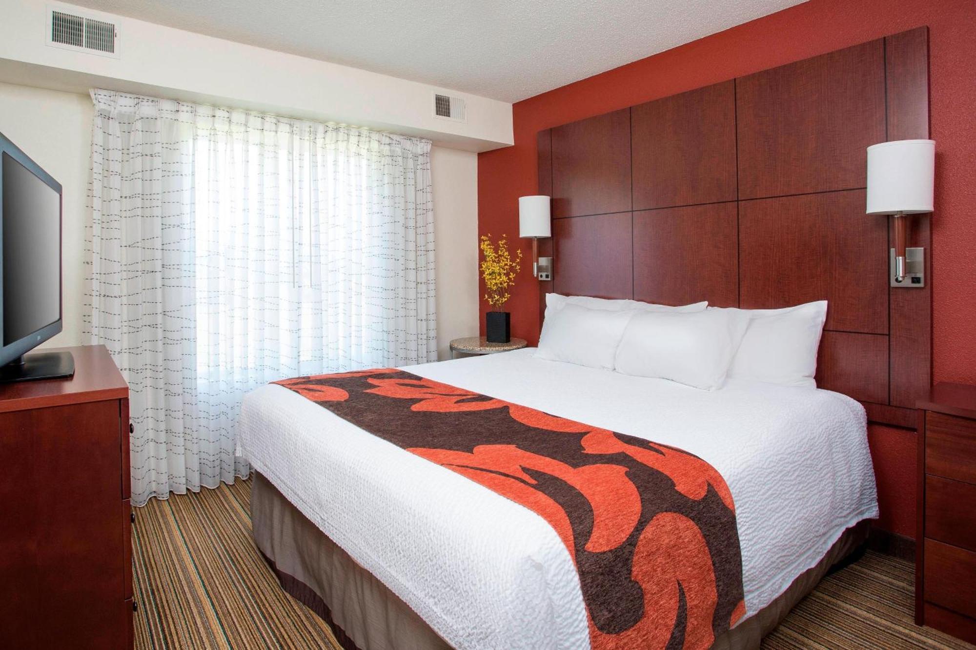 One-Bedroom Suite,1634406962:JPEG