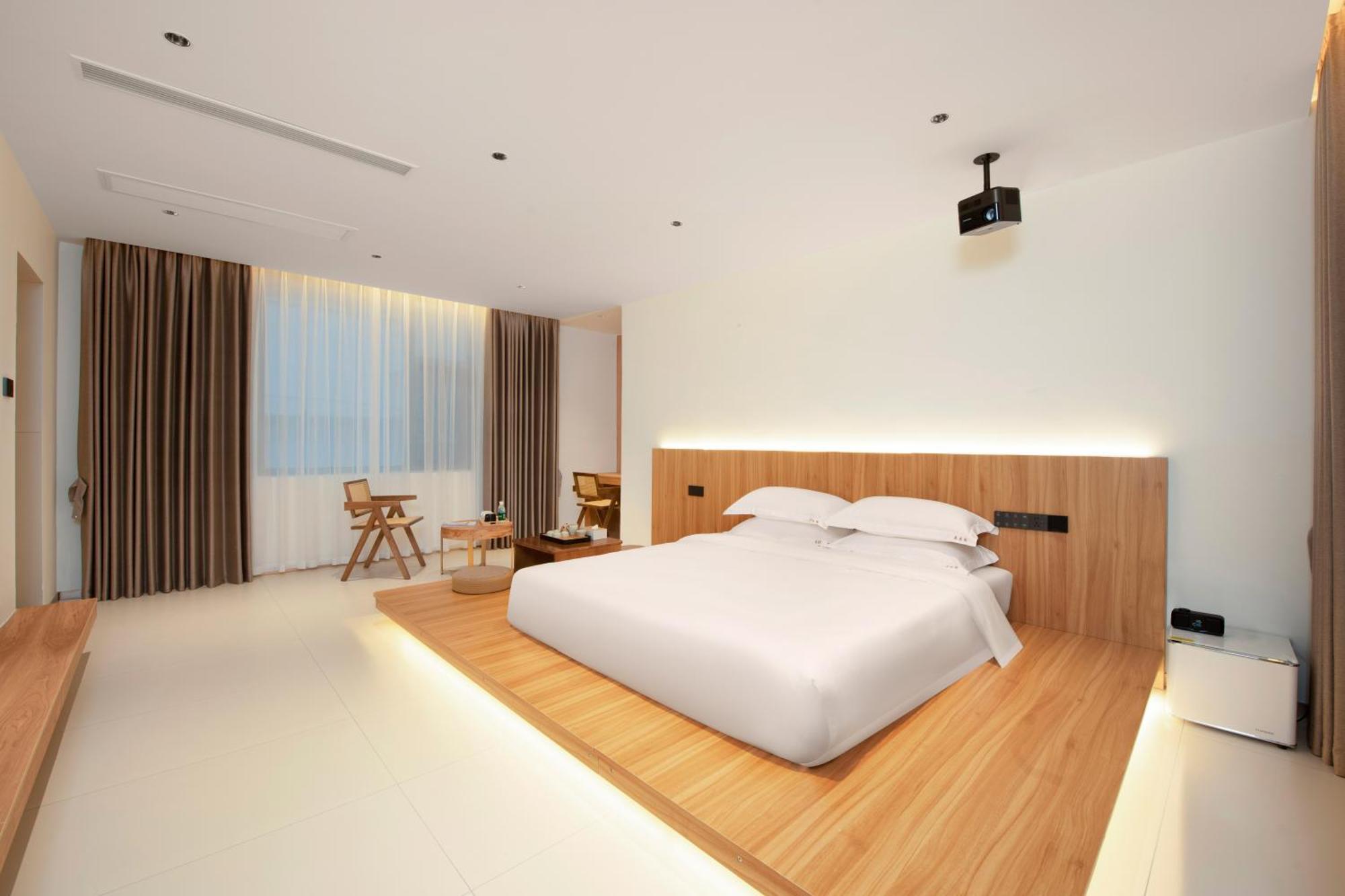 Movie Bathtub King Room