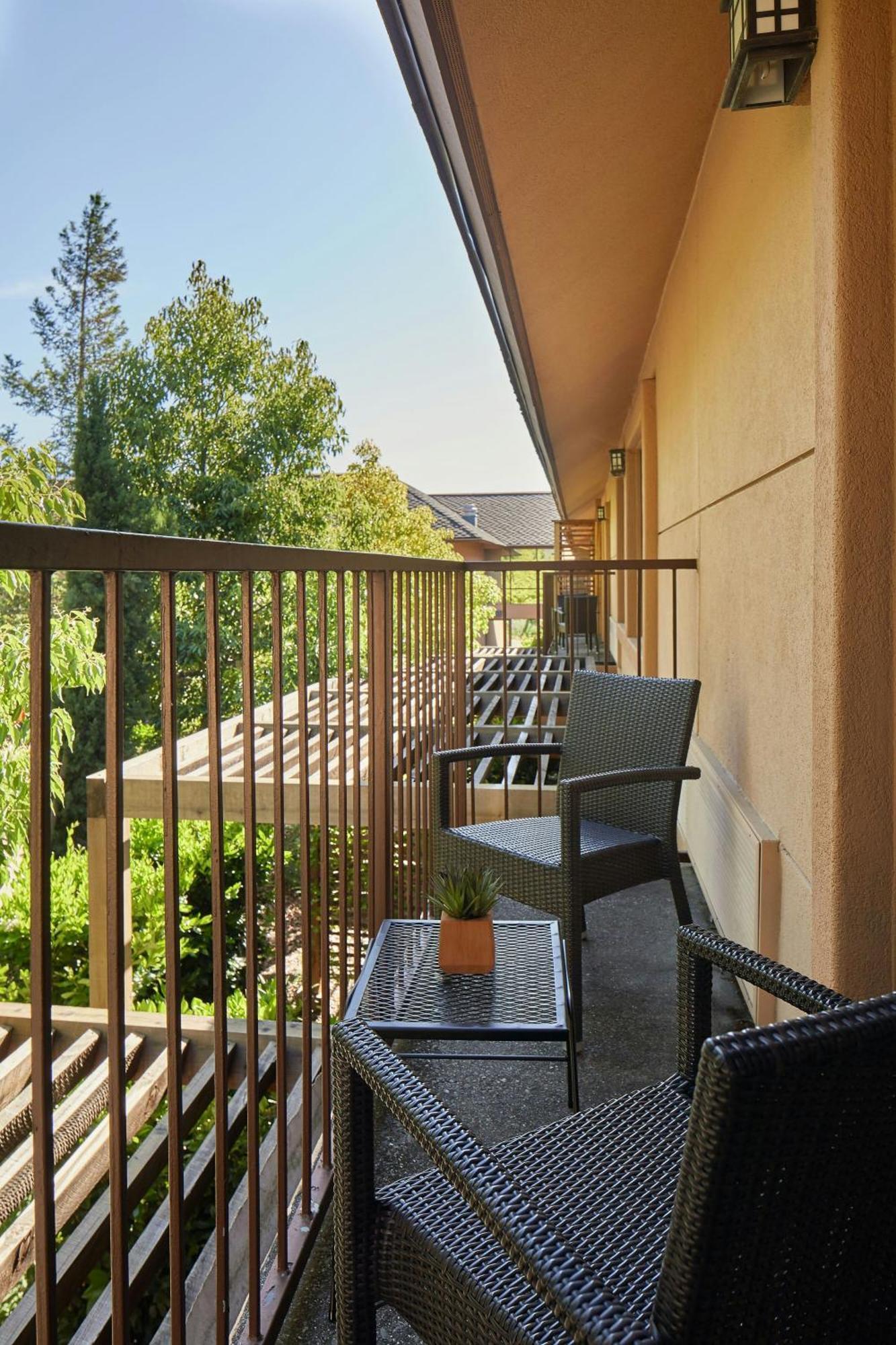 Guest room 1 King Garden view