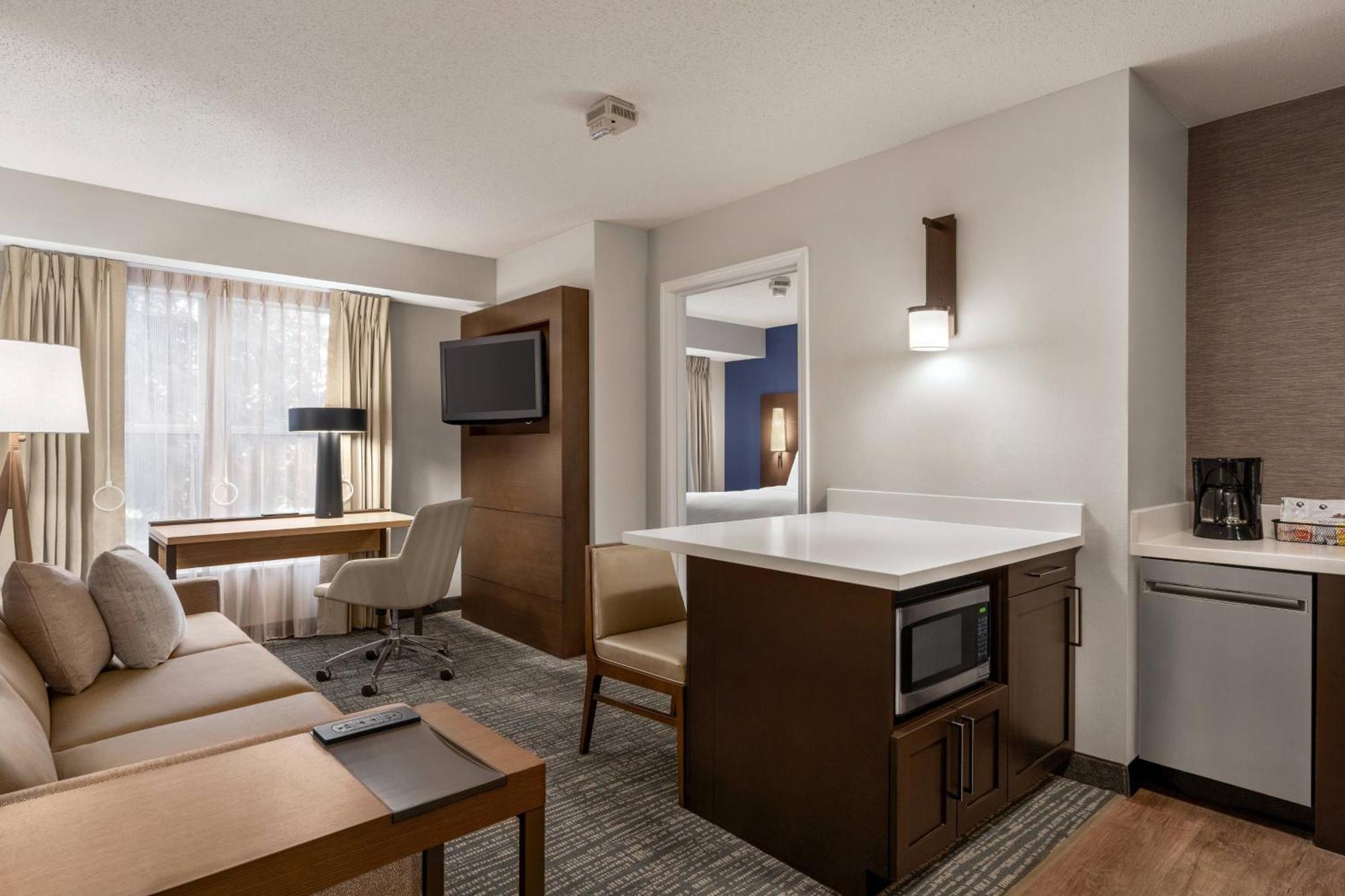 One-Bedroom Queen Suite