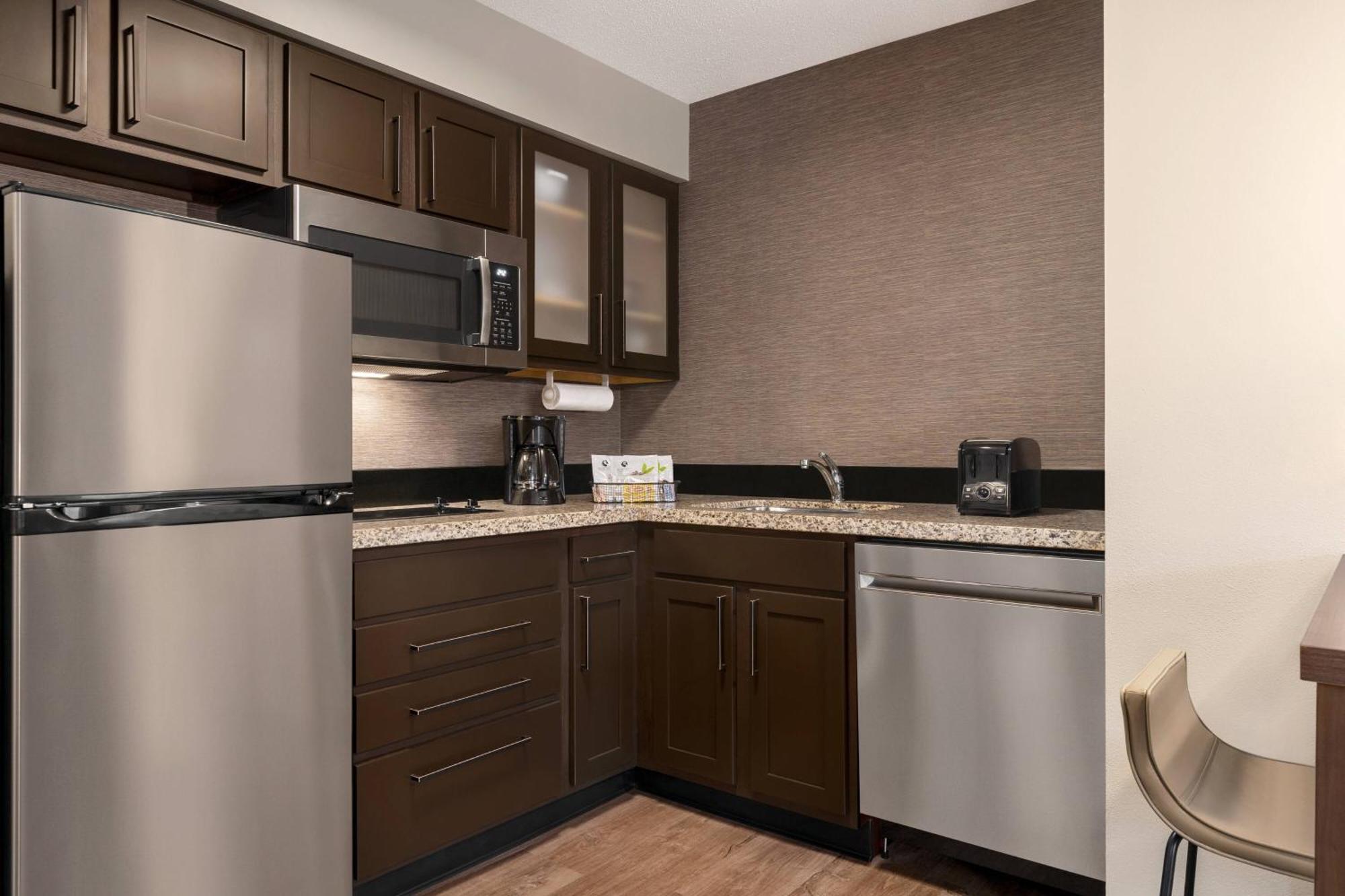 One-Bedroom Queen Suite