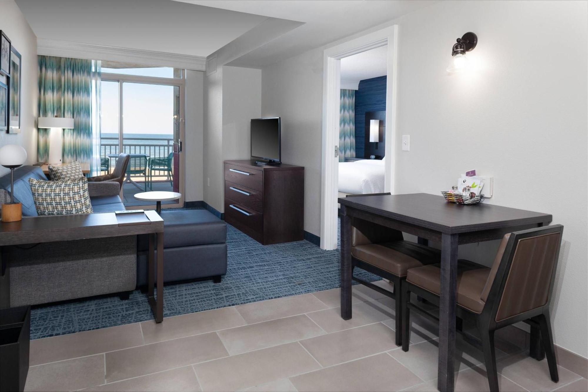 One-Bedroom Queen Suite