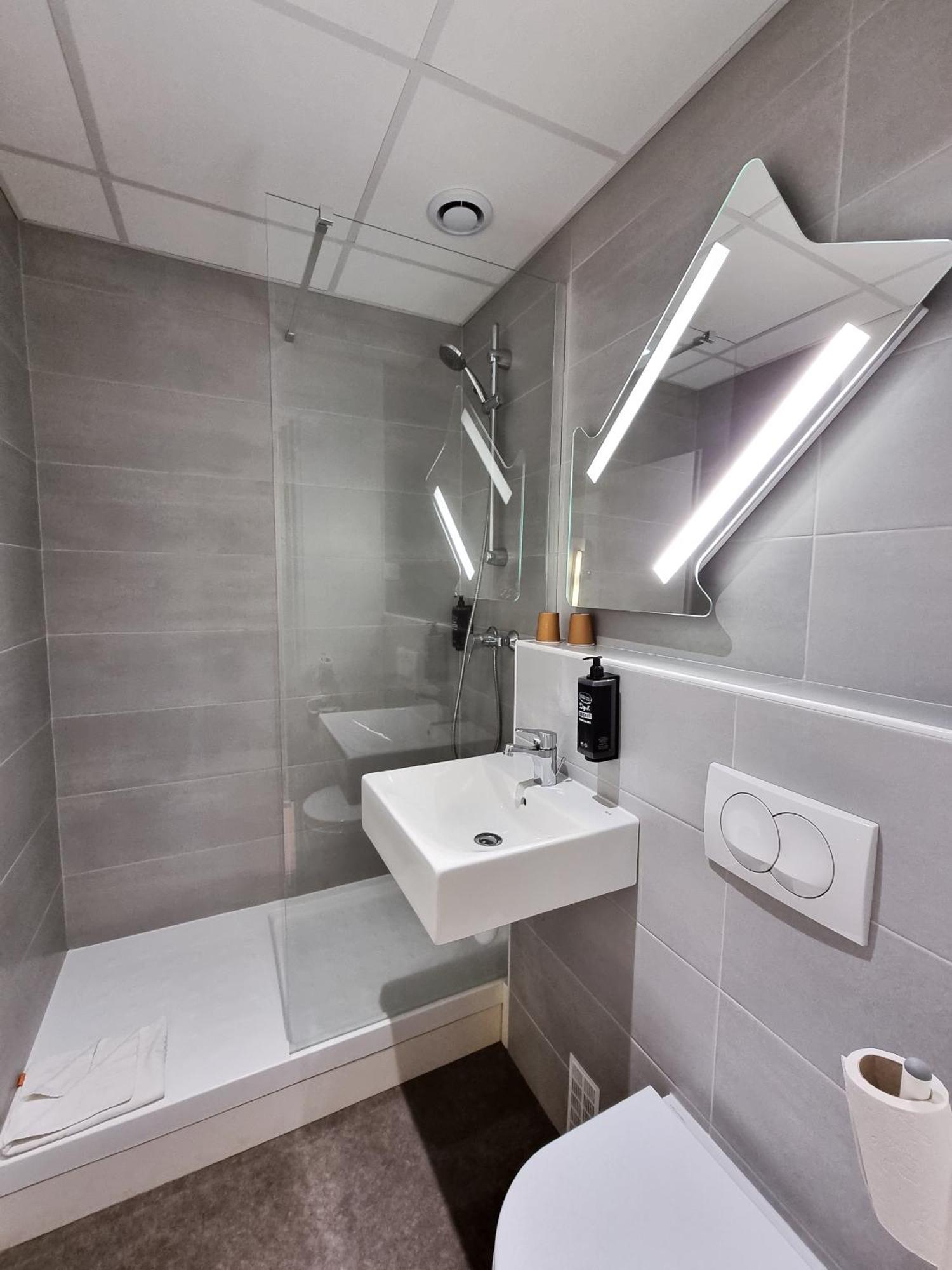 Standard Single Room,1681747214:JPEG